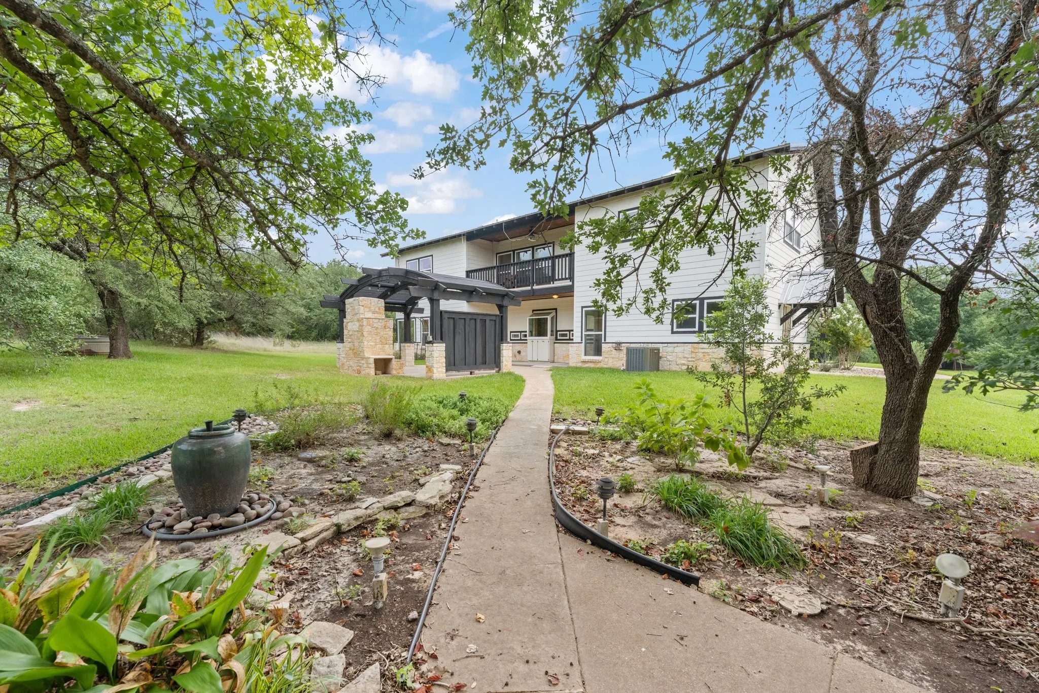 Single Family Residence For Sale in Somervell County , 1127 Mallard Lane, Glen Rose, Texas 76043, 3 Bedroom, 3 Bathroom, Garage spaces, 3,132 Sqft, built in 2005, mls#21314256, Real Estate Agent in Glen Rose, Homes For Sale in Somervell county, Homes For Sale in Glen Rose, Realtor in Glen Rose Texas, Real Estate Brokerage Independent Realty Texas, Luminita Cordes Realtor