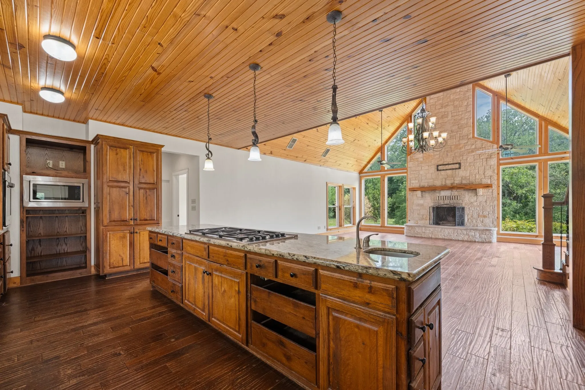 Single Family Residence For Sale in Somervell County , 1127 Mallard Lane, Glen Rose, Texas 76043, 3 Bedroom, 3 Bathroom, Garage spaces, 3,132 Sqft, built in 2005, mls#21314256, Real Estate Agent in Glen Rose, Homes For Sale in Somervell county, Homes For Sale in Glen Rose, Realtor in Glen Rose Texas, Real Estate Brokerage Independent Realty Texas, Luminita Cordes Realtor