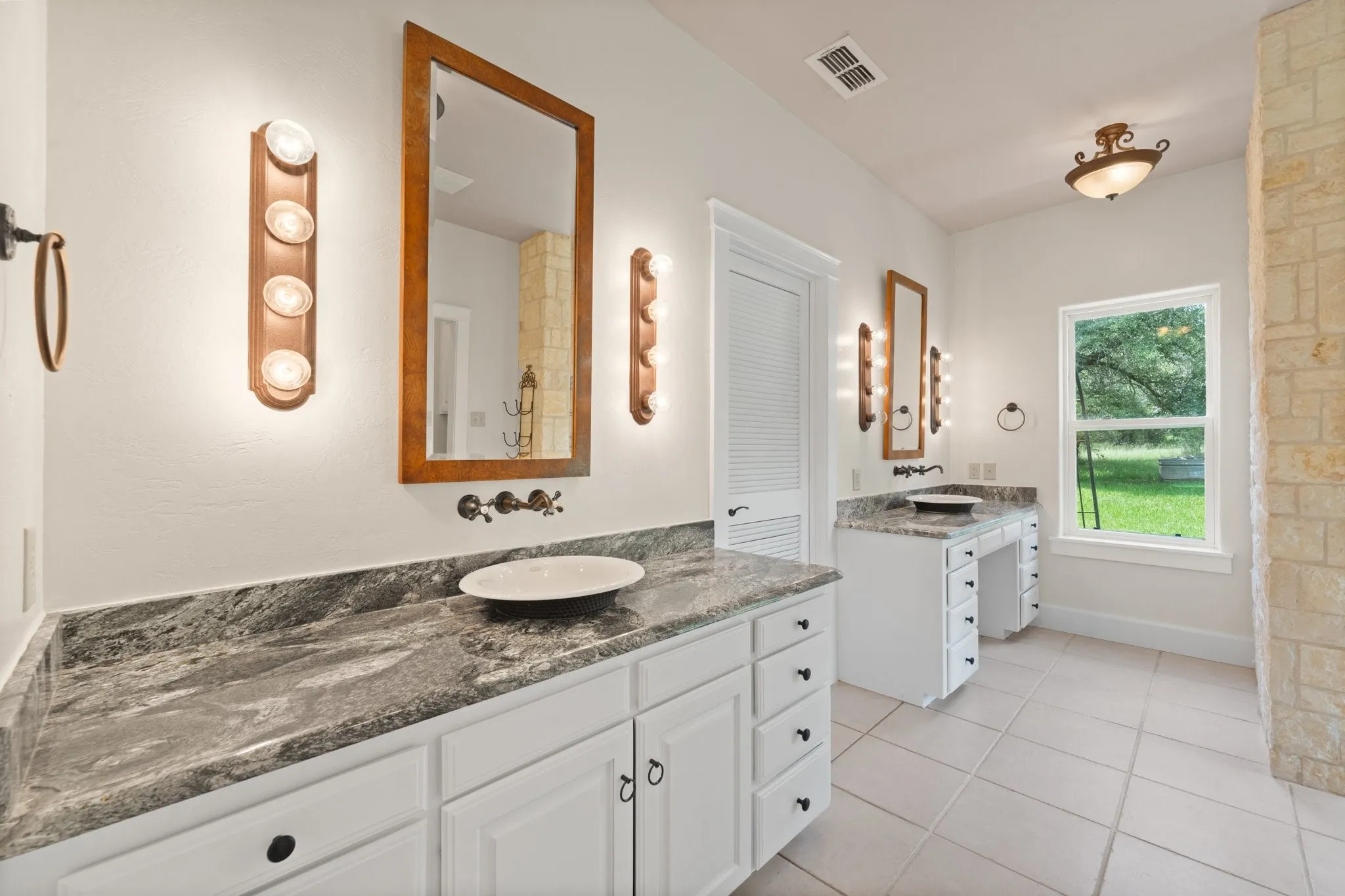 Single Family Residence For Sale in Somervell County , 1127 Mallard Lane, Glen Rose, Texas 76043, 3 Bedroom, 3 Bathroom, Garage spaces, 3,132 Sqft, built in 2005, mls#21314256, Real Estate Agent in Glen Rose, Homes For Sale in Somervell county, Homes For Sale in Glen Rose, Realtor in Glen Rose Texas, Real Estate Brokerage Independent Realty Texas, Luminita Cordes Realtor