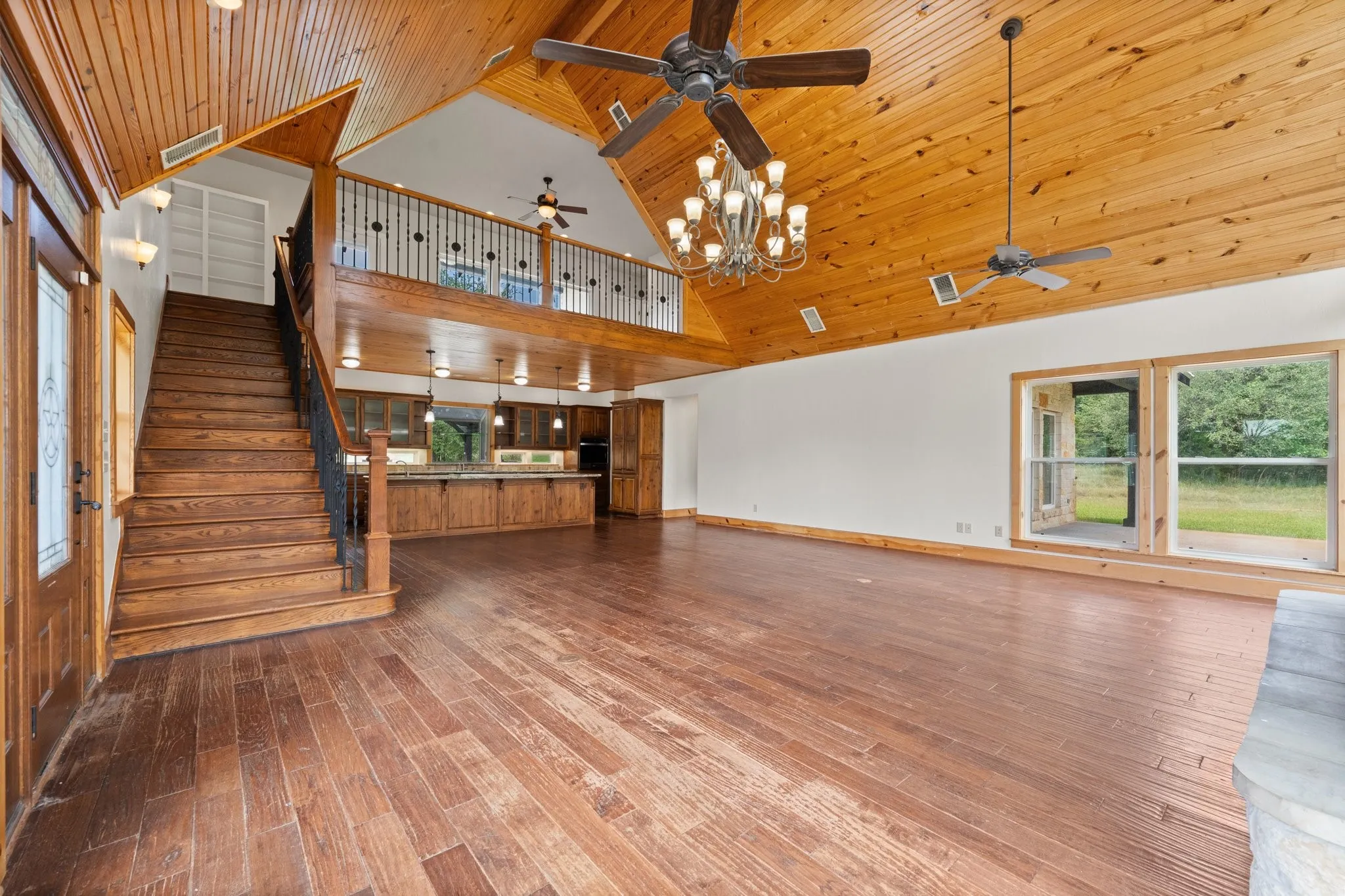 Single Family Residence For Sale in Somervell County , 1127 Mallard Lane, Glen Rose, Texas 76043, 3 Bedroom, 3 Bathroom, Garage spaces, 3,132 Sqft, built in 2005, mls#21314256, Real Estate Agent in Glen Rose, Homes For Sale in Somervell county, Homes For Sale in Glen Rose, Realtor in Glen Rose Texas, Real Estate Brokerage Independent Realty Texas, Luminita Cordes Realtor