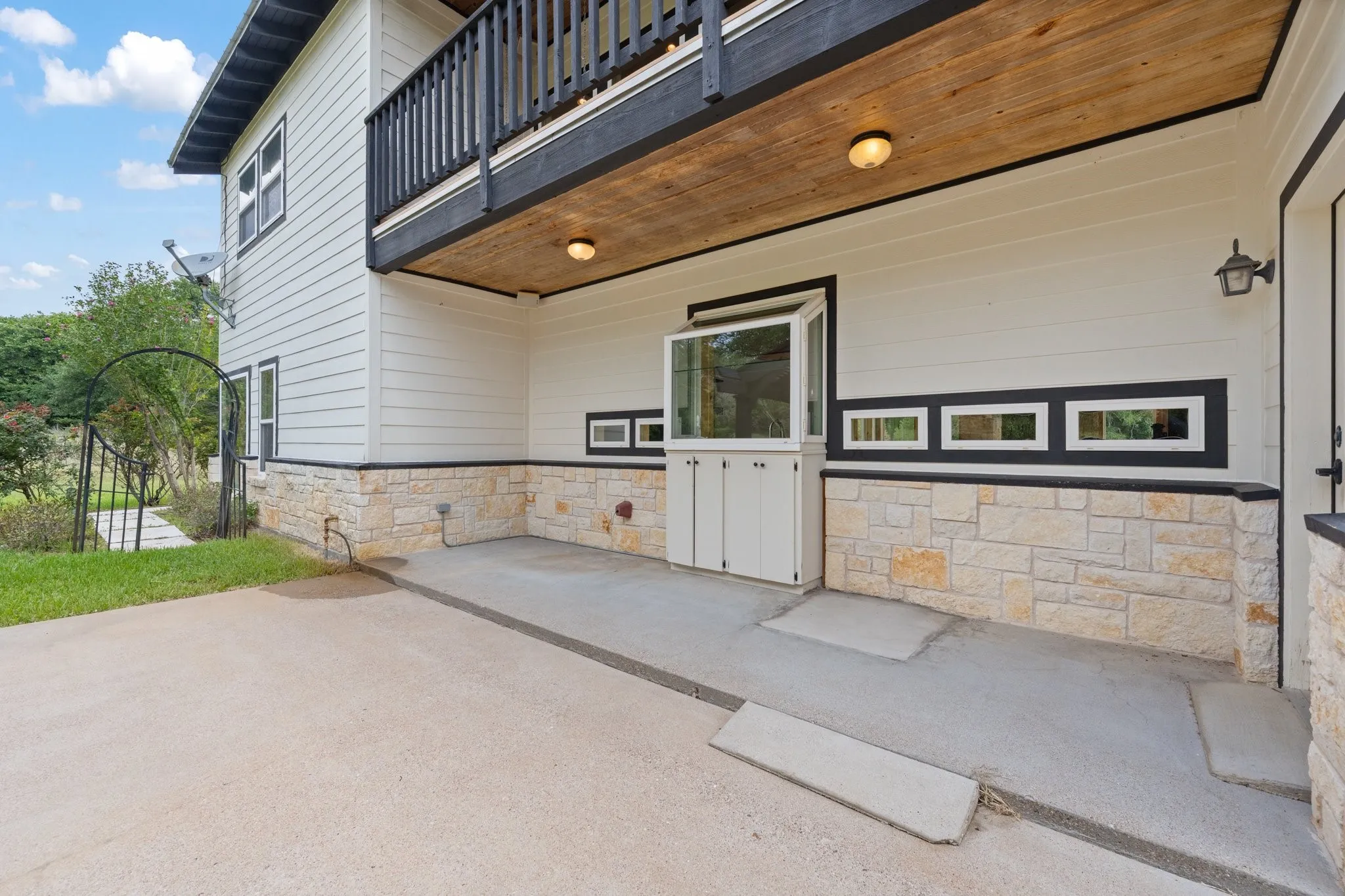 Single Family Residence For Sale in Somervell County , 1127 Mallard Lane, Glen Rose, Texas 76043, 3 Bedroom, 3 Bathroom, Garage spaces, 3,132 Sqft, built in 2005, mls#21314256, Real Estate Agent in Glen Rose, Homes For Sale in Somervell county, Homes For Sale in Glen Rose, Realtor in Glen Rose Texas, Real Estate Brokerage Independent Realty Texas, Luminita Cordes Realtor