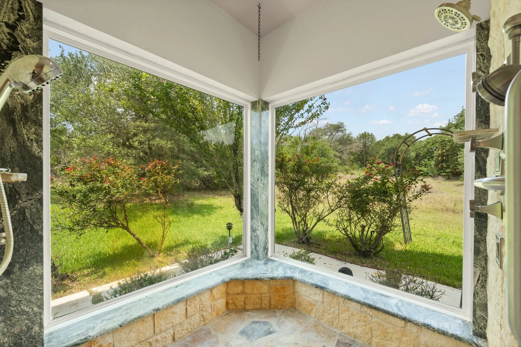 Single Family Residence For Sale in Somervell County , 1127 Mallard Lane, Glen Rose, Texas 76043, 3 Bedroom, 3 Bathroom, Garage spaces, 3,132 Sqft, built in 2005, mls#21314256, Real Estate Agent in Glen Rose, Homes For Sale in Somervell county, Homes For Sale in Glen Rose, Realtor in Glen Rose Texas, Real Estate Brokerage Independent Realty Texas, Luminita Cordes Realtor