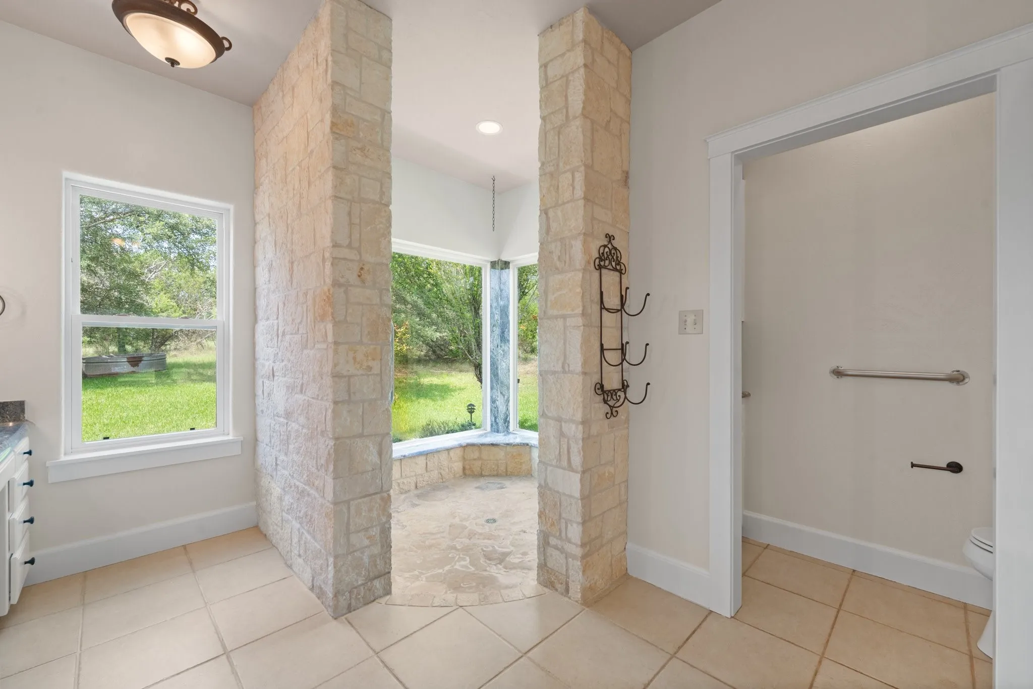 Single Family Residence For Sale in Somervell County , 1127 Mallard Lane, Glen Rose, Texas 76043, 3 Bedroom, 3 Bathroom, Garage spaces, 3,132 Sqft, built in 2005, mls#21314256, Real Estate Agent in Glen Rose, Homes For Sale in Somervell county, Homes For Sale in Glen Rose, Realtor in Glen Rose Texas, Real Estate Brokerage Independent Realty Texas, Luminita Cordes Realtor