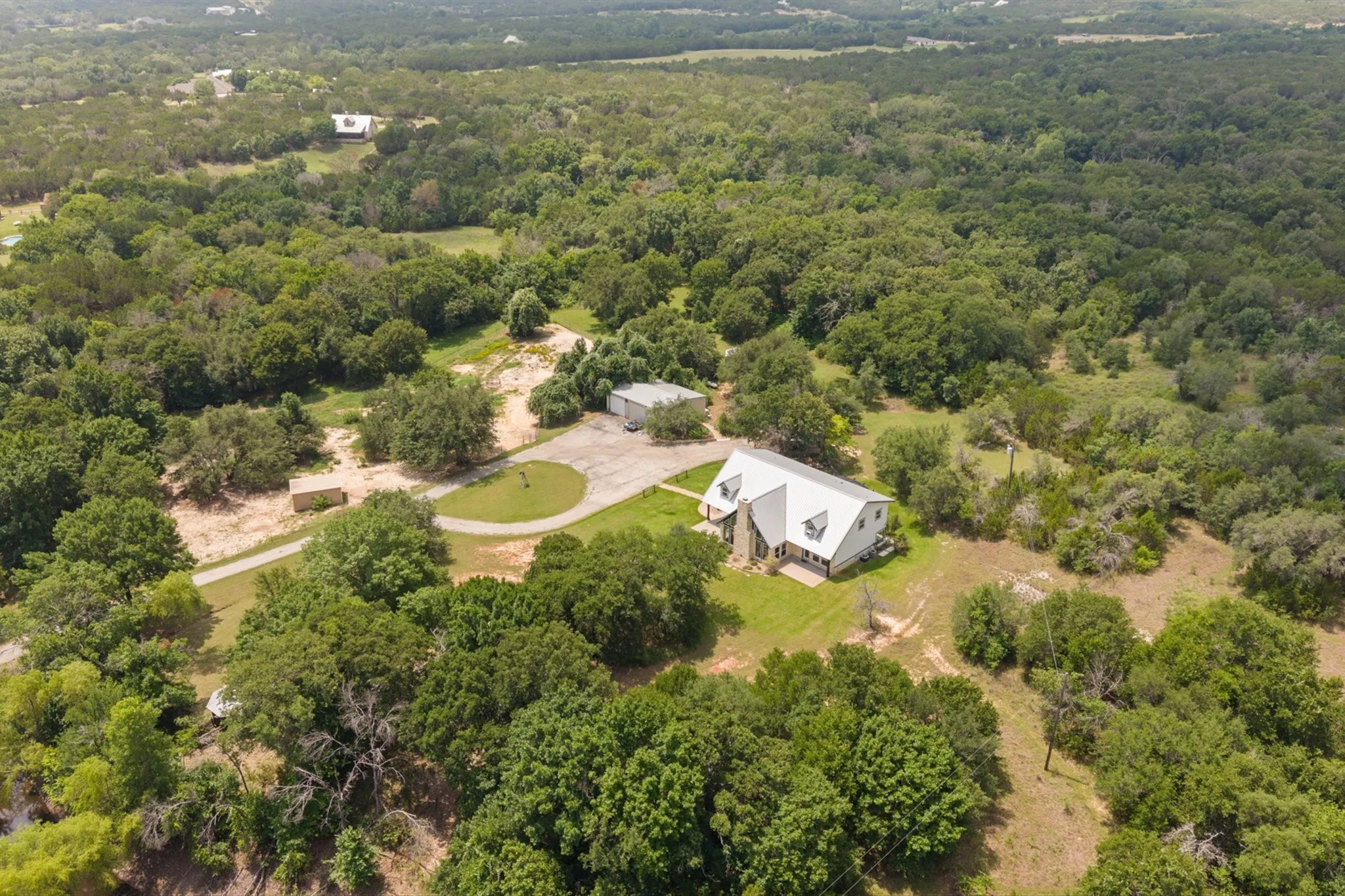 Single Family Residence For Sale in Somervell County , 1127 Mallard Lane, Glen Rose, Texas 76043, 3 Bedroom, 3 Bathroom, Garage spaces, 3,132 Sqft, built in 2005, mls#21314256, Real Estate Agent in Glen Rose, Homes For Sale in Somervell county, Homes For Sale in Glen Rose, Realtor in Glen Rose Texas, Real Estate Brokerage Independent Realty Texas, Luminita Cordes Realtor