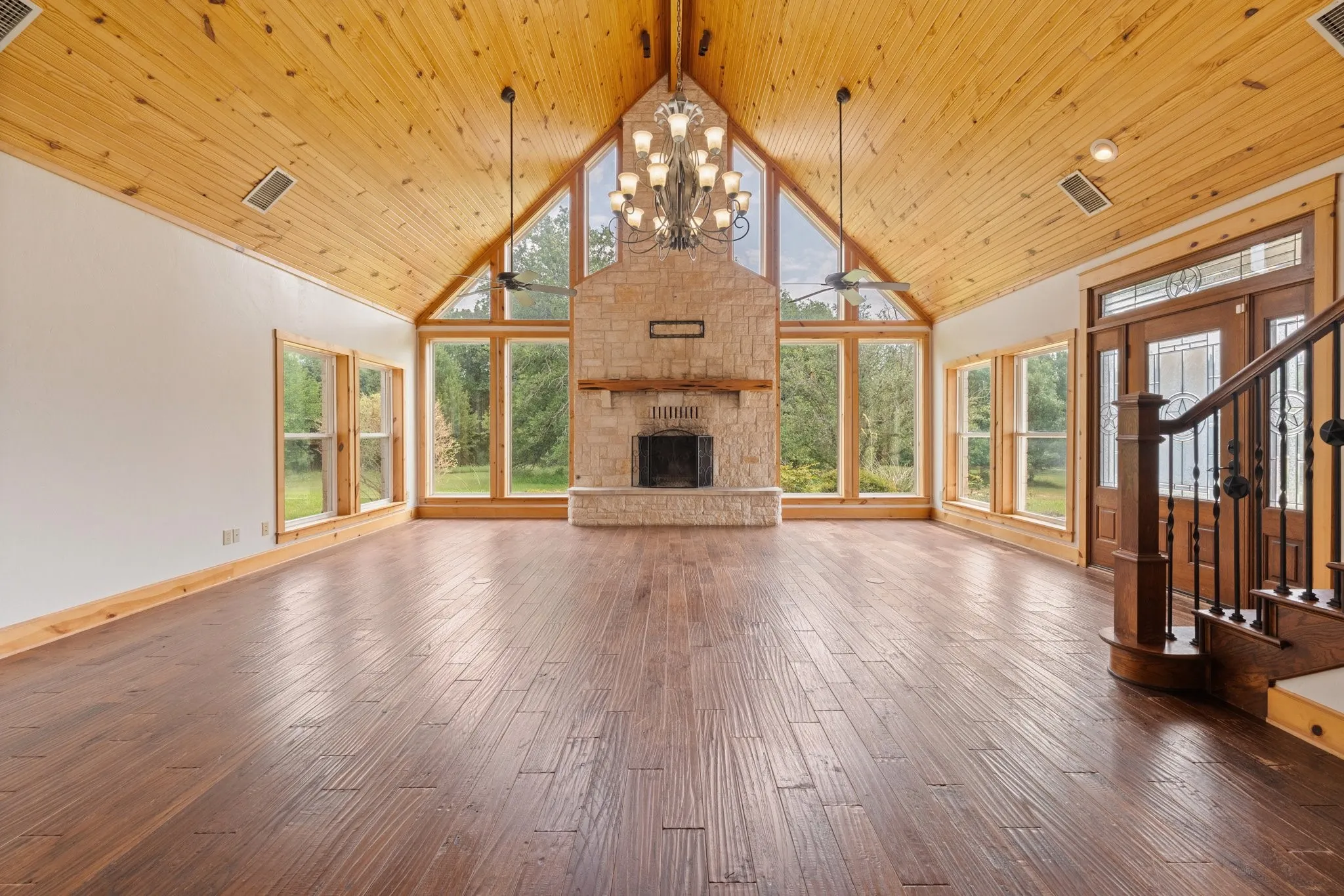 Single Family Residence For Sale in Somervell County , 1127 Mallard Lane, Glen Rose, Texas 76043, 3 Bedroom, 3 Bathroom, Garage spaces, 3,132 Sqft, built in 2005, mls#21314256, Real Estate Agent in Glen Rose, Homes For Sale in Somervell county, Homes For Sale in Glen Rose, Realtor in Glen Rose Texas, Real Estate Brokerage Independent Realty Texas, Luminita Cordes Realtor