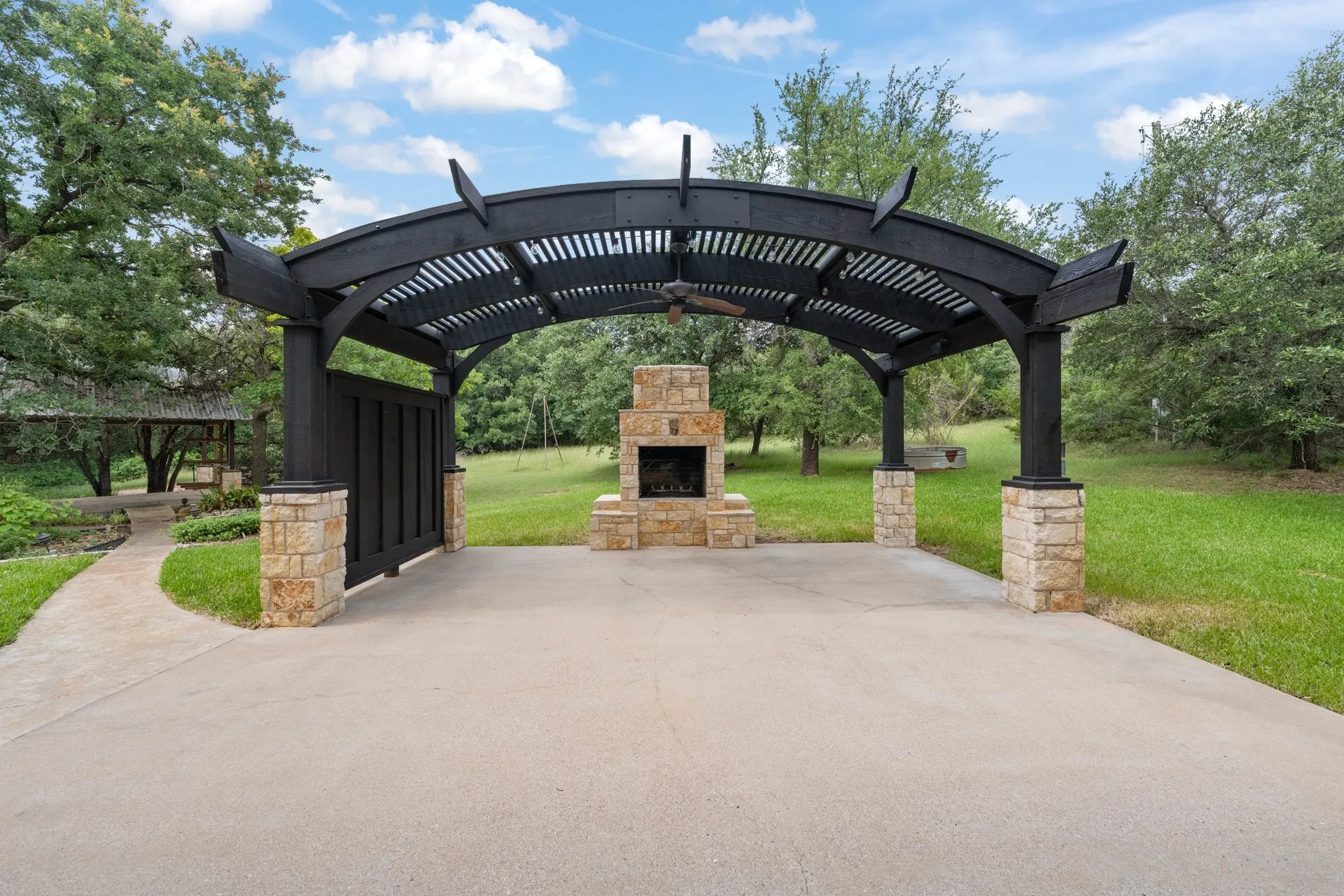 Single Family Residence For Sale in Somervell County , 1127 Mallard Lane, Glen Rose, Texas 76043, 3 Bedroom, 3 Bathroom, Garage spaces, 3,132 Sqft, built in 2005, mls#21314256, Real Estate Agent in Glen Rose, Homes For Sale in Somervell county, Homes For Sale in Glen Rose, Realtor in Glen Rose Texas, Real Estate Brokerage Independent Realty Texas, Luminita Cordes Realtor