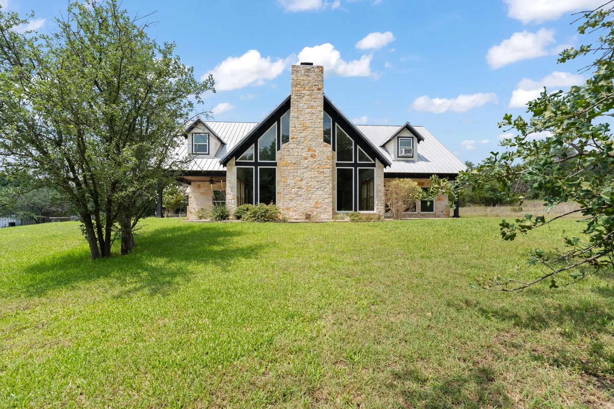 Single Family Residence For Sale in Somervell County , 1127 Mallard Lane, Glen Rose, Texas 76043, 3 Bedroom, 3 Bathroom, Garage spaces, 3,132 Sqft, built in 2005, mls#21314256, Real Estate Agent in Glen Rose, Homes For Sale in Somervell county, Homes For Sale in Glen Rose, Realtor in Glen Rose Texas, Real Estate Brokerage Independent Realty Texas, Luminita Cordes Realtor