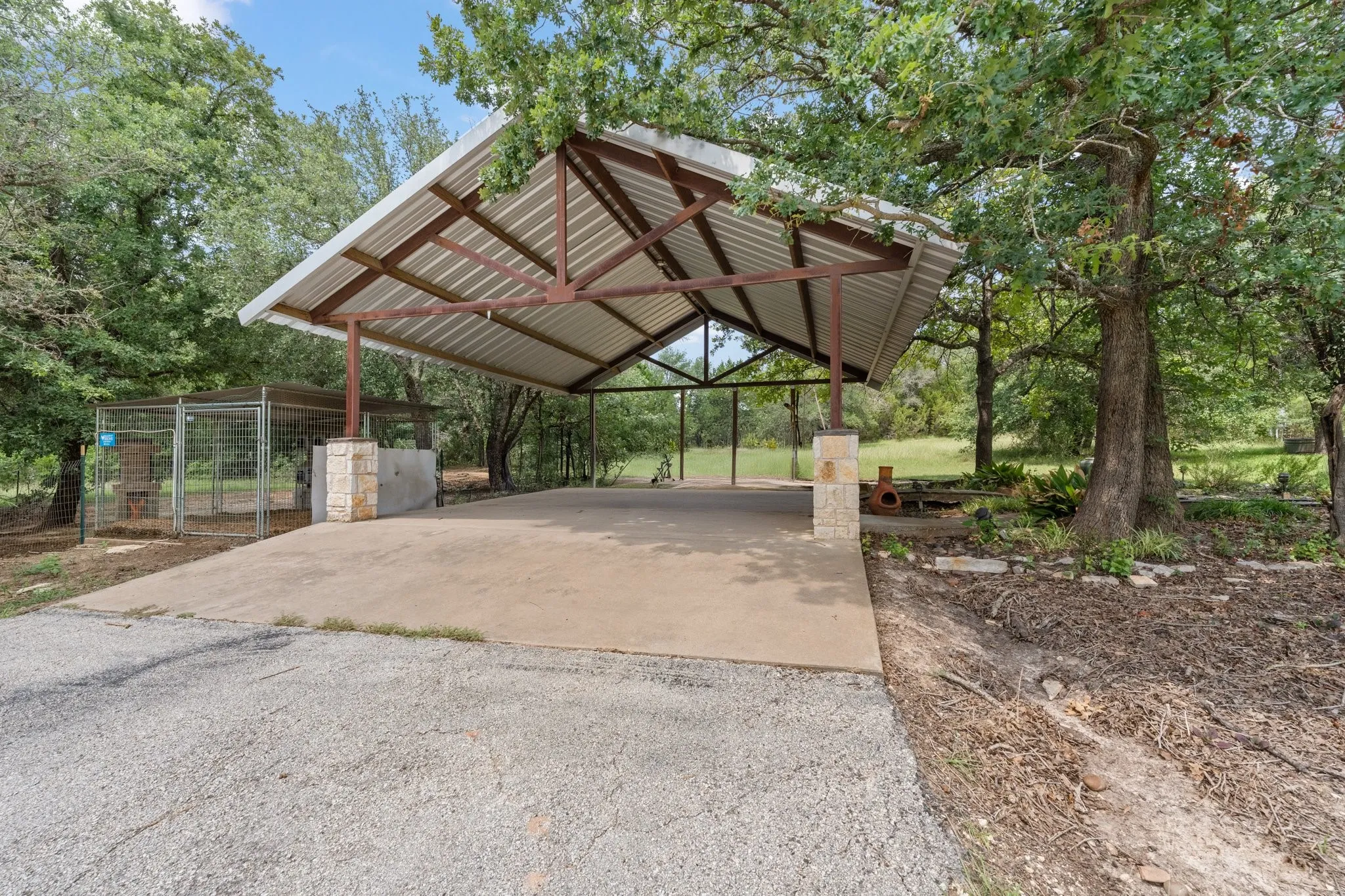 Single Family Residence For Sale in Somervell County , 1127 Mallard Lane, Glen Rose, Texas 76043, 3 Bedroom, 3 Bathroom, Garage spaces, 3,132 Sqft, built in 2005, mls#21314256, Real Estate Agent in Glen Rose, Homes For Sale in Somervell county, Homes For Sale in Glen Rose, Realtor in Glen Rose Texas, Real Estate Brokerage Independent Realty Texas, Luminita Cordes Realtor