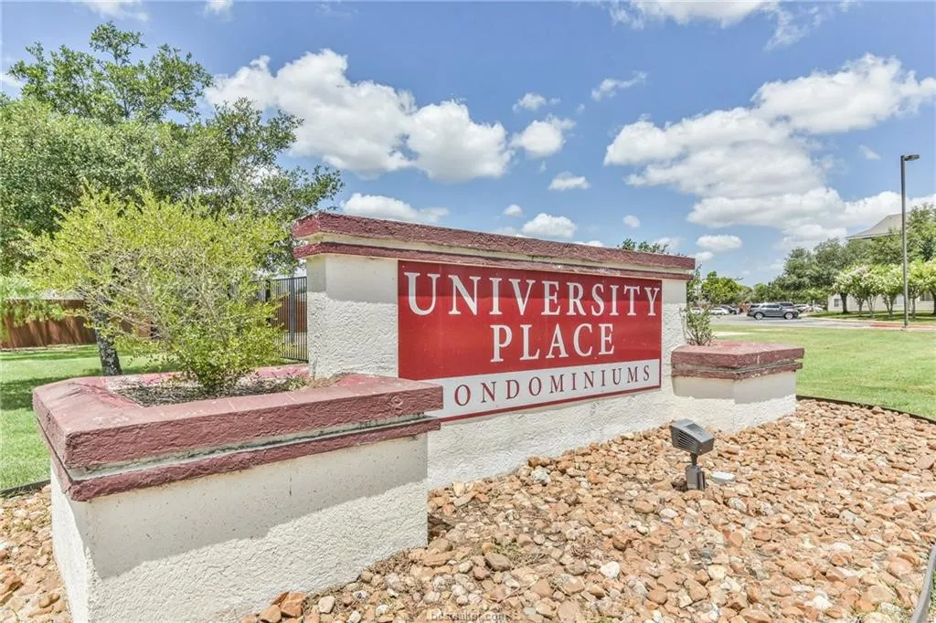Condominium For Rent in Brazos County , 527 Southwest Parkway 303, College Station, Texas 77840, 4 Bedrooms, 4 Bathrooms, Garage spaces, 1,236 Sqft, built in 2000, Price $1,650, mls#21311674, Real Estate Agent in College Station, Homes For Rent in Brazos county, Homes For Rent in College Station, Realtor in College Station Texas, Real Estate Brokerage Independent Realty Texas, Luminita Cordes Realtor