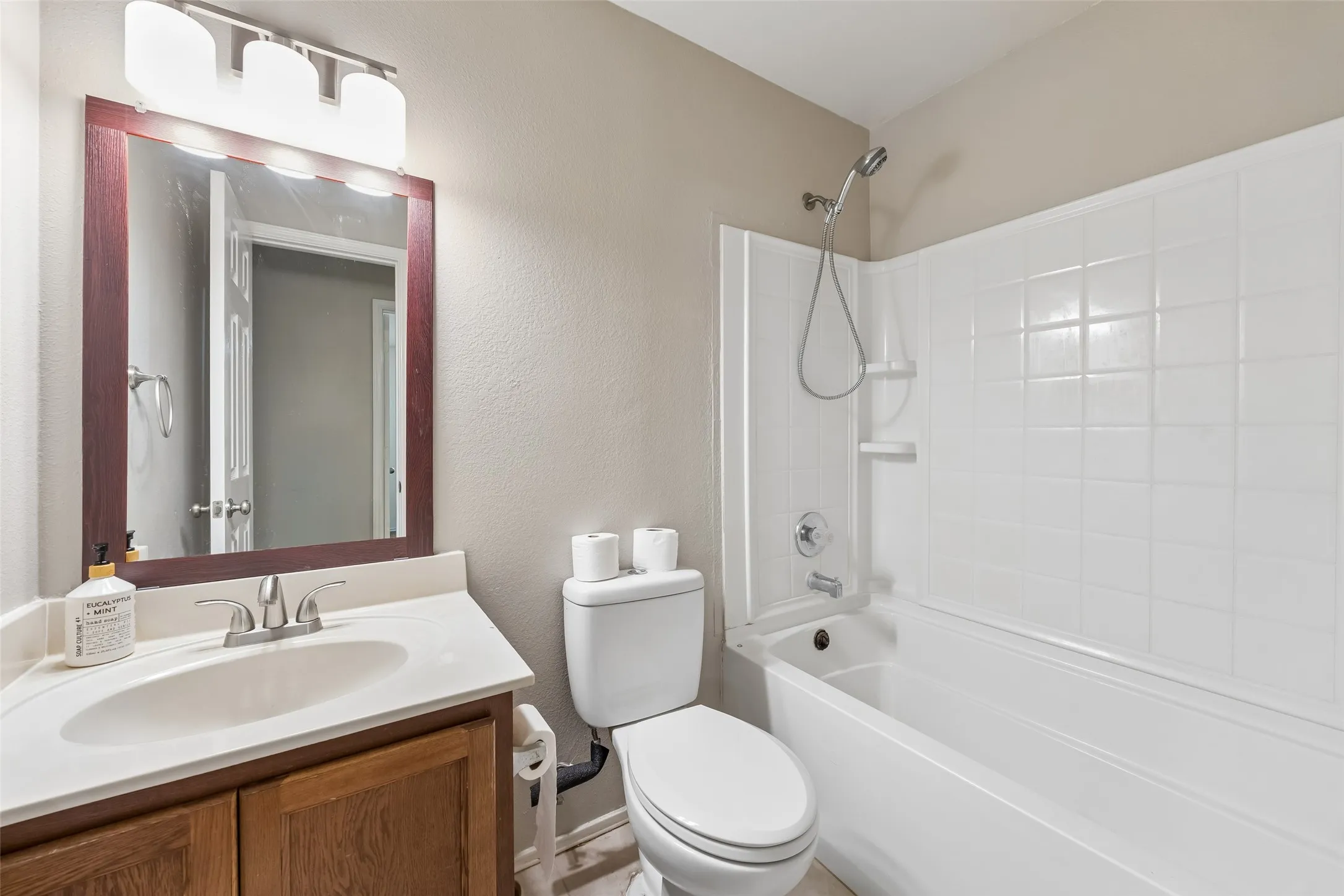 Single Family Residence For Sale in Tarrant County , 4541 Lacebark Lane, Fort Worth, Texas 76244, 3 Bedroom, 2 Bathroom, 2 Garage spaces, 1,868 Sqft, built in 2006, mls#21313982, Real Estate Agent in Fort Worth, Homes For Sale in Tarrant county, Homes For Sale in Fort Worth, Realtor in Fort Worth Texas, Real Estate Brokerage Independent Realty Texas, Luminita Cordes Realtor