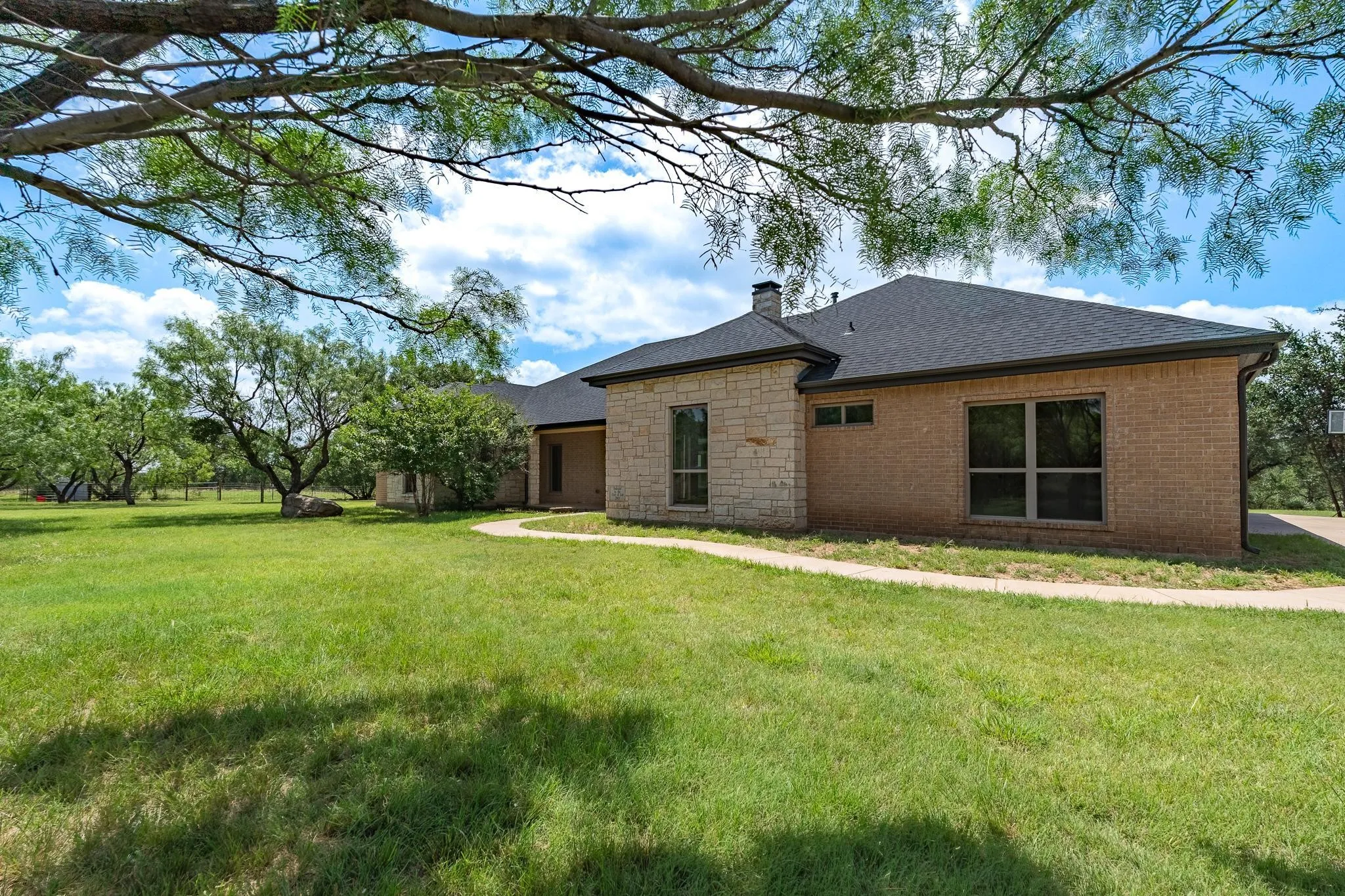Single Family Residence For Sale in Taylor County , 7833 Fm 89, Tuscola, Texas 79562, 3 Bedroom, 2 Bathroom, 3 Garage spaces, 2,757 Sqft, built in 2013, mls#21314339, Real Estate Agent in Tuscola, Homes For Sale in Taylor county, Homes For Sale in Tuscola, Realtor in Tuscola Texas, Real Estate Brokerage Independent Realty Texas, Luminita Cordes Realtor
