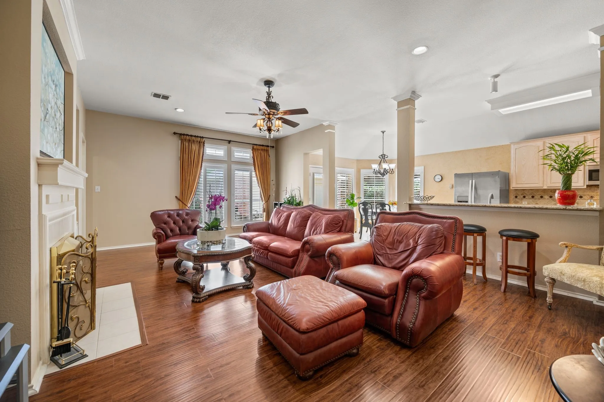 Single Family Residence For Sale in Tarrant County , 926 Creekbend Drive, Keller, Texas 76248, 4 Bedroom, 2 Bathroom, 2 Garage spaces, 2,606 Sqft, built in 1998, mls#21314280, Real Estate Agent in Keller, Homes For Sale in Tarrant county, Homes For Sale in Keller, Realtor in Keller Texas, Real Estate Brokerage Independent Realty Texas, Luminita Cordes Realtor