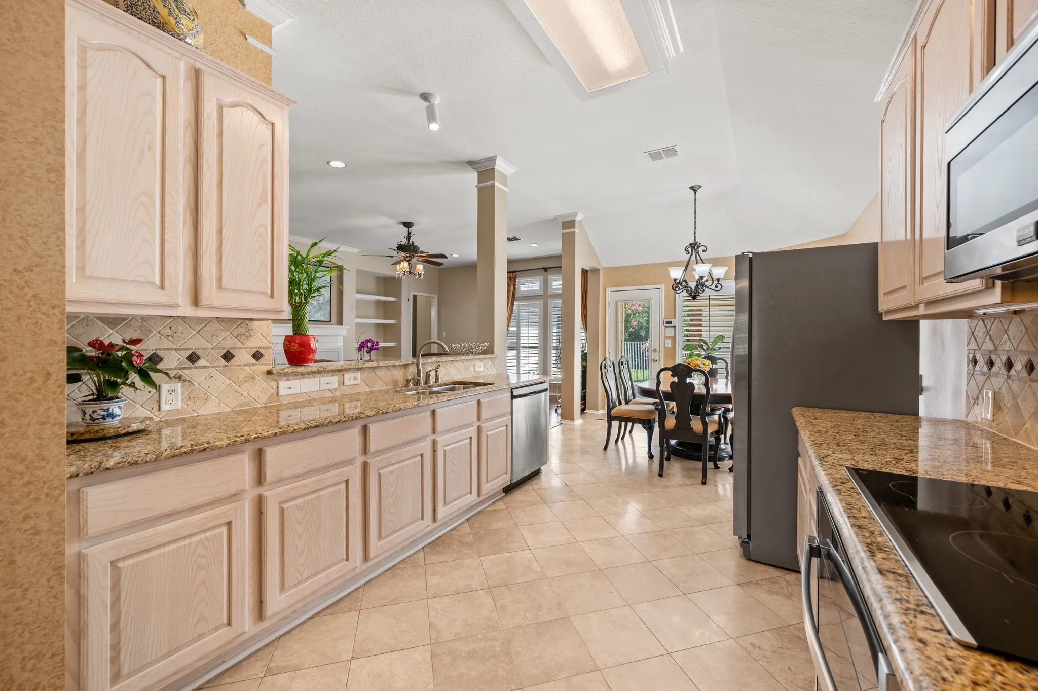 Single Family Residence For Sale in Tarrant County , 926 Creekbend Drive, Keller, Texas 76248, 4 Bedroom, 2 Bathroom, 2 Garage spaces, 2,606 Sqft, built in 1998, mls#21314280, Real Estate Agent in Keller, Homes For Sale in Tarrant county, Homes For Sale in Keller, Realtor in Keller Texas, Real Estate Brokerage Independent Realty Texas, Luminita Cordes Realtor