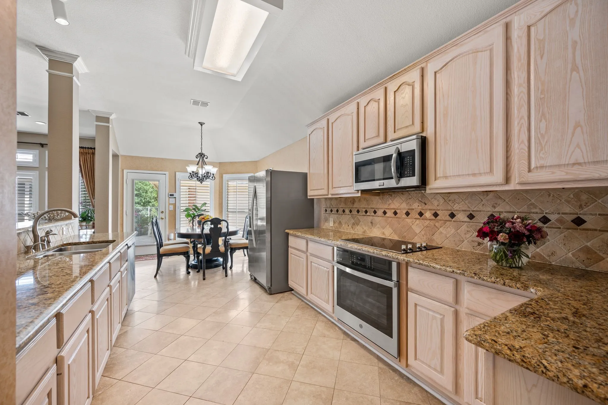 Single Family Residence For Sale in Tarrant County , 926 Creekbend Drive, Keller, Texas 76248, 4 Bedroom, 2 Bathroom, 2 Garage spaces, 2,606 Sqft, built in 1998, mls#21314280, Real Estate Agent in Keller, Homes For Sale in Tarrant county, Homes For Sale in Keller, Realtor in Keller Texas, Real Estate Brokerage Independent Realty Texas, Luminita Cordes Realtor