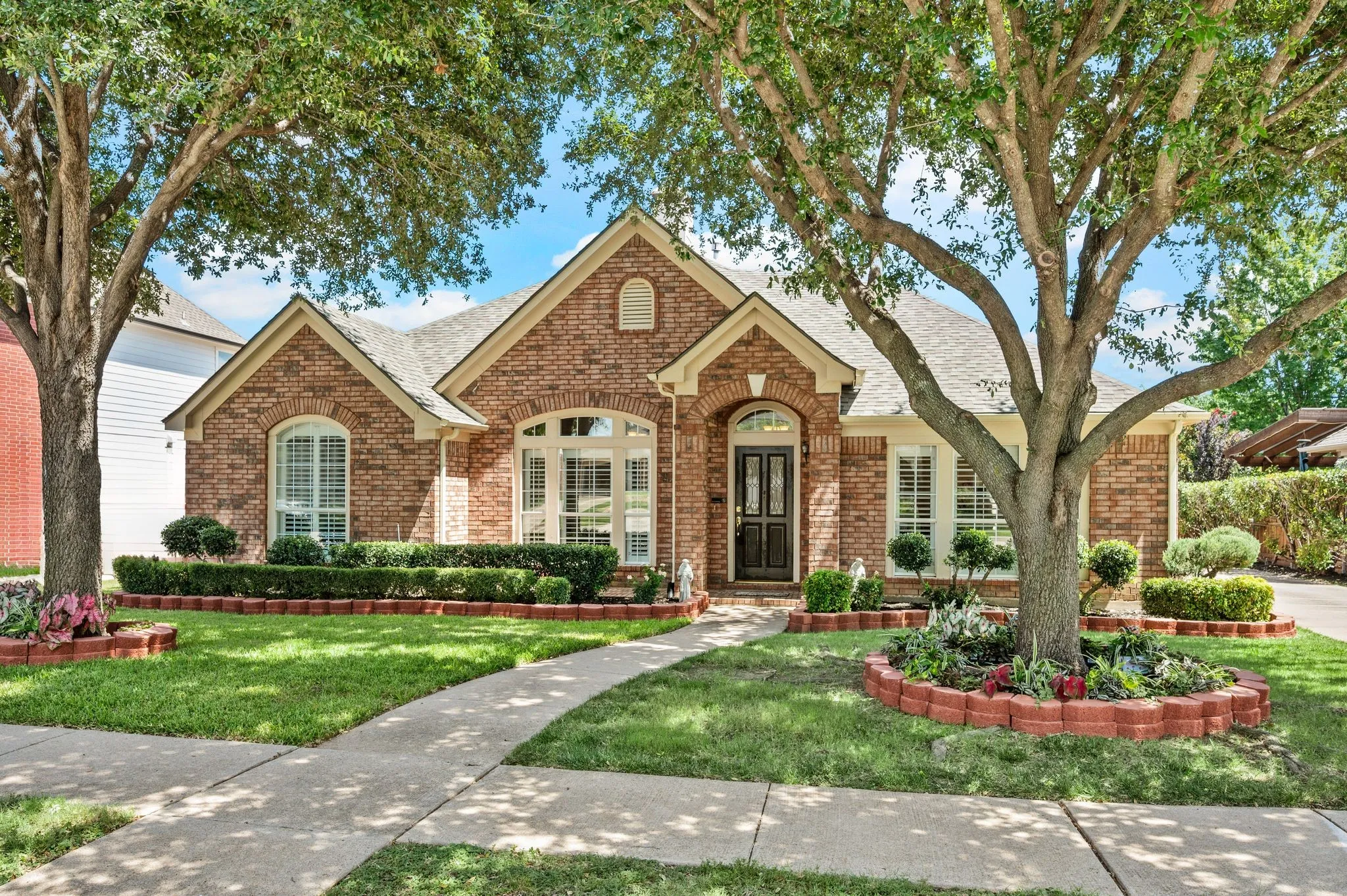 Single Family Residence For Sale in Tarrant County , 926 Creekbend Drive, Keller, Texas 76248, 4 Bedroom, 2 Bathroom, 2 Garage spaces, 2,606 Sqft, built in 1998, mls#21314280, Real Estate Agent in Keller, Homes For Sale in Tarrant county, Homes For Sale in Keller, Realtor in Keller Texas, Real Estate Brokerage Independent Realty Texas, Luminita Cordes Realtor