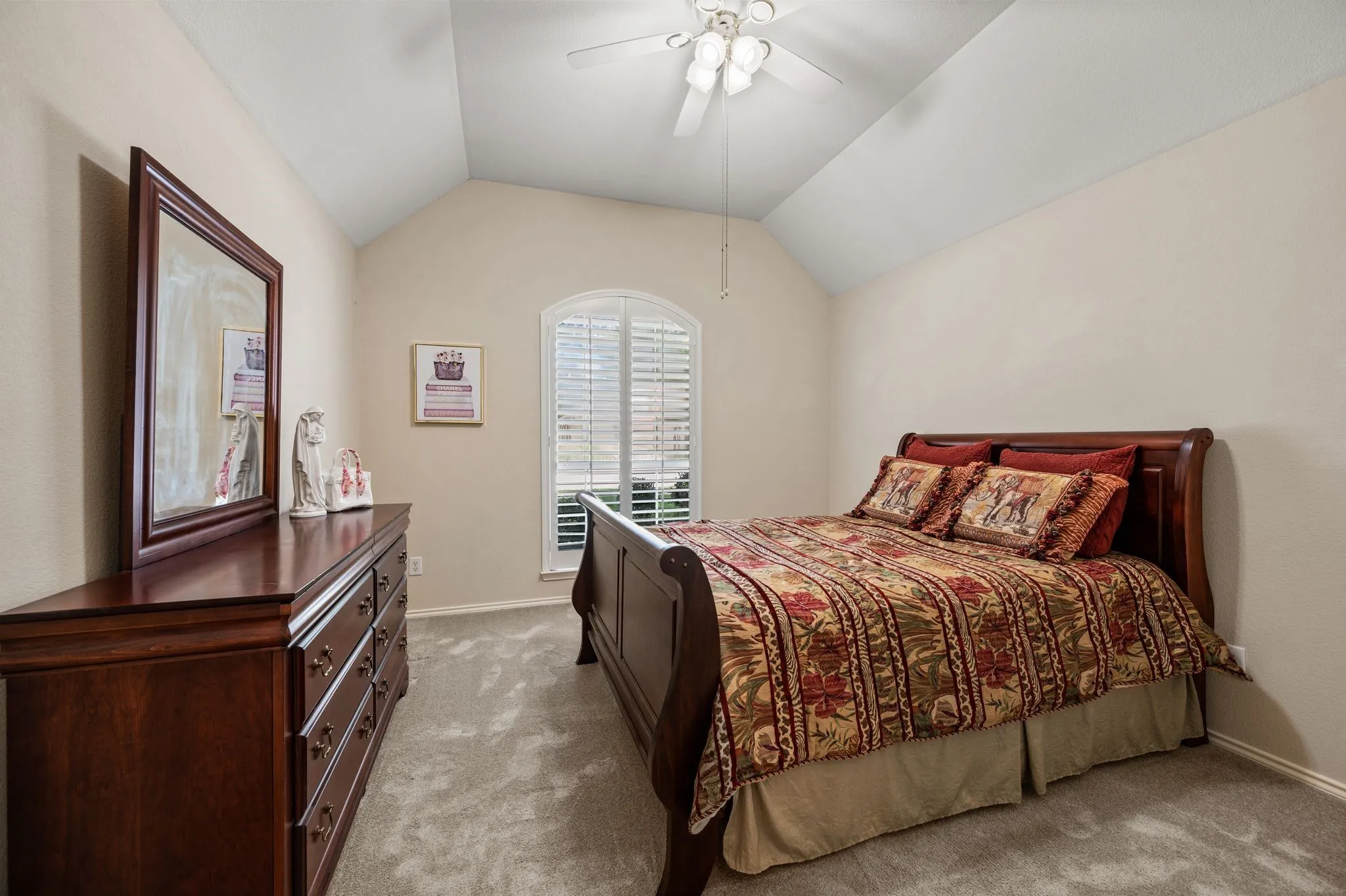 Single Family Residence For Sale in Tarrant County , 926 Creekbend Drive, Keller, Texas 76248, 4 Bedroom, 2 Bathroom, 2 Garage spaces, 2,606 Sqft, built in 1998, mls#21314280, Real Estate Agent in Keller, Homes For Sale in Tarrant county, Homes For Sale in Keller, Realtor in Keller Texas, Real Estate Brokerage Independent Realty Texas, Luminita Cordes Realtor