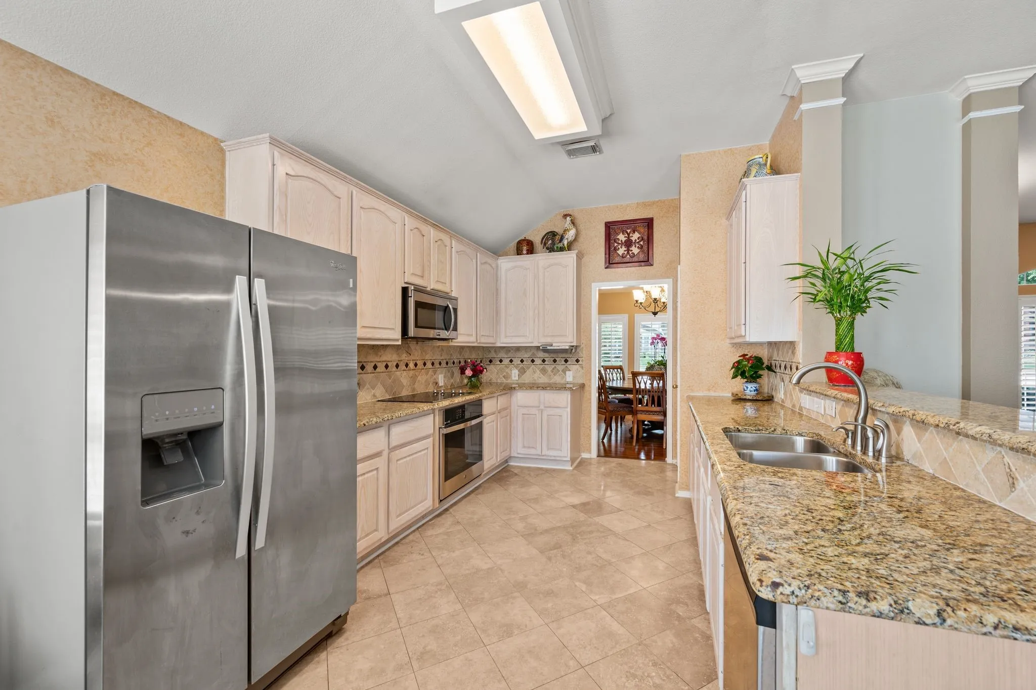 Single Family Residence For Sale in Tarrant County , 926 Creekbend Drive, Keller, Texas 76248, 4 Bedroom, 2 Bathroom, 2 Garage spaces, 2,606 Sqft, built in 1998, mls#21314280, Real Estate Agent in Keller, Homes For Sale in Tarrant county, Homes For Sale in Keller, Realtor in Keller Texas, Real Estate Brokerage Independent Realty Texas, Luminita Cordes Realtor
