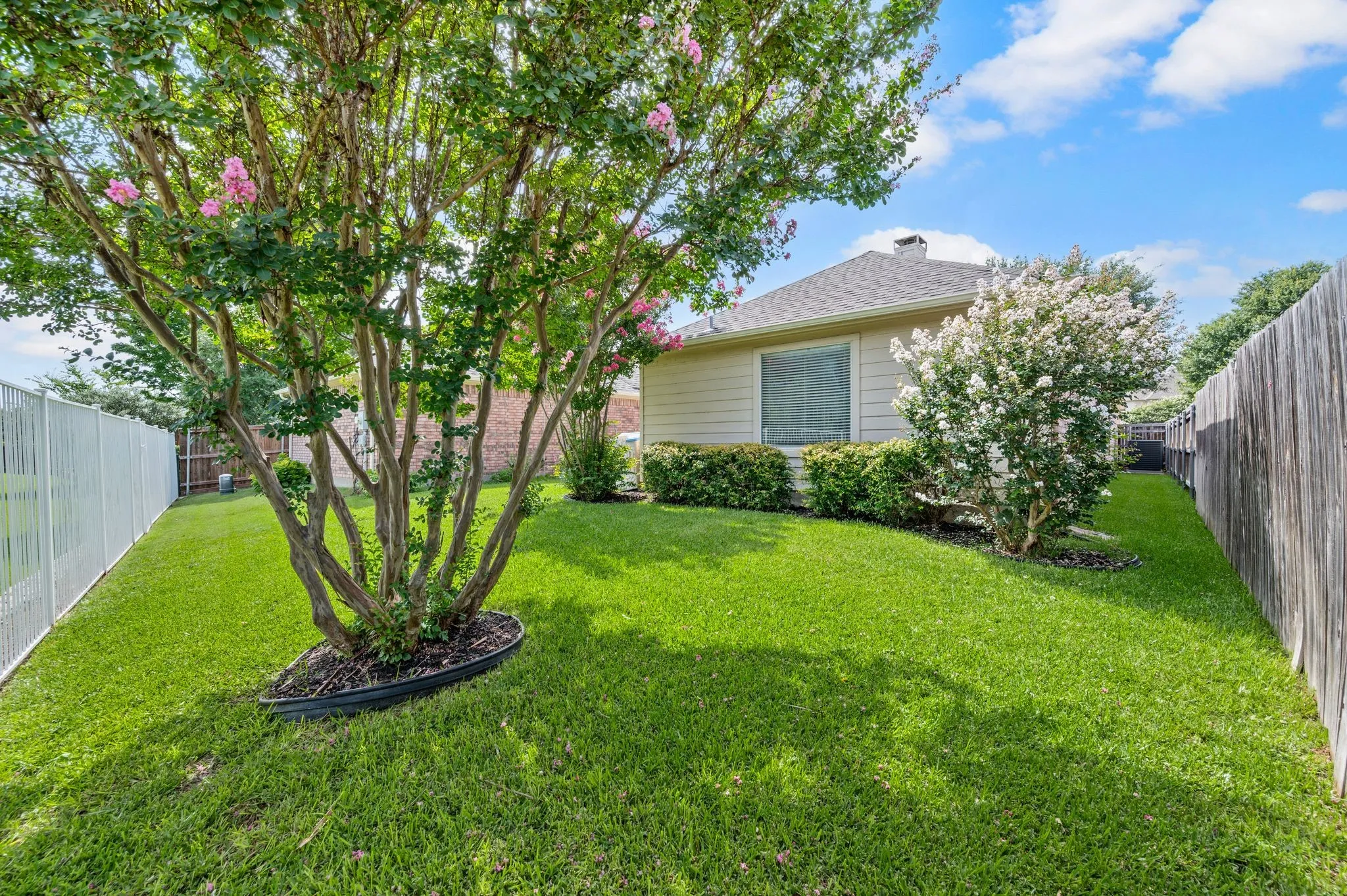 Single Family Residence For Sale in Tarrant County , 926 Creekbend Drive, Keller, Texas 76248, 4 Bedroom, 2 Bathroom, 2 Garage spaces, 2,606 Sqft, built in 1998, mls#21314280, Real Estate Agent in Keller, Homes For Sale in Tarrant county, Homes For Sale in Keller, Realtor in Keller Texas, Real Estate Brokerage Independent Realty Texas, Luminita Cordes Realtor