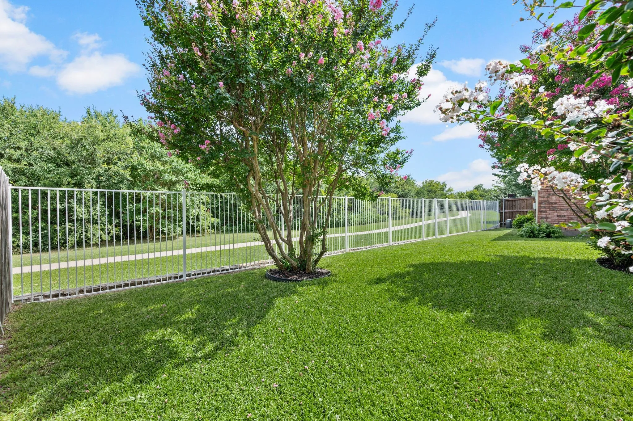 Single Family Residence For Sale in Tarrant County , 926 Creekbend Drive, Keller, Texas 76248, 4 Bedroom, 2 Bathroom, 2 Garage spaces, 2,606 Sqft, built in 1998, mls#21314280, Real Estate Agent in Keller, Homes For Sale in Tarrant county, Homes For Sale in Keller, Realtor in Keller Texas, Real Estate Brokerage Independent Realty Texas, Luminita Cordes Realtor