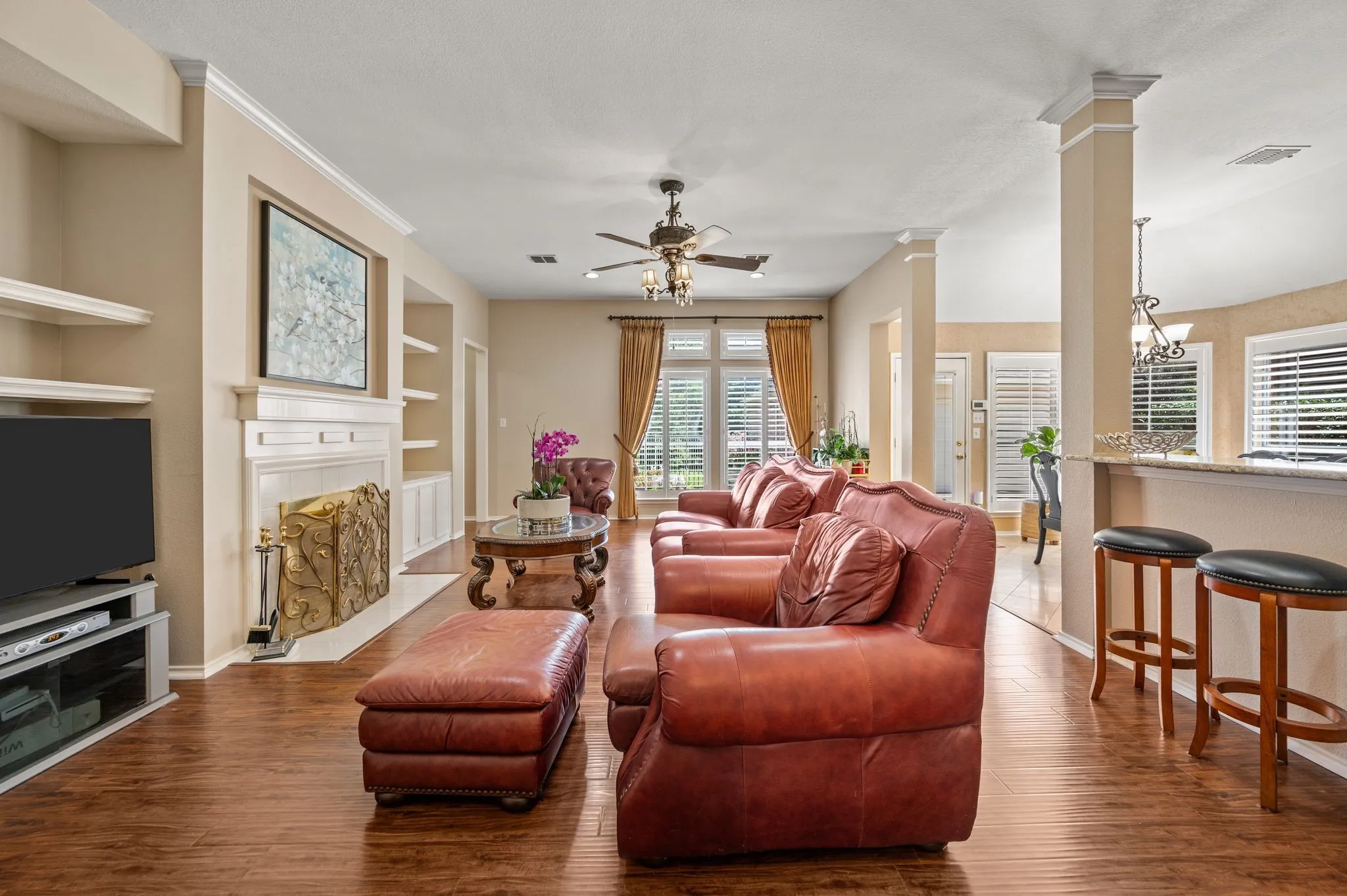 Single Family Residence For Sale in Tarrant County , 926 Creekbend Drive, Keller, Texas 76248, 4 Bedroom, 2 Bathroom, 2 Garage spaces, 2,606 Sqft, built in 1998, mls#21314280, Real Estate Agent in Keller, Homes For Sale in Tarrant county, Homes For Sale in Keller, Realtor in Keller Texas, Real Estate Brokerage Independent Realty Texas, Luminita Cordes Realtor