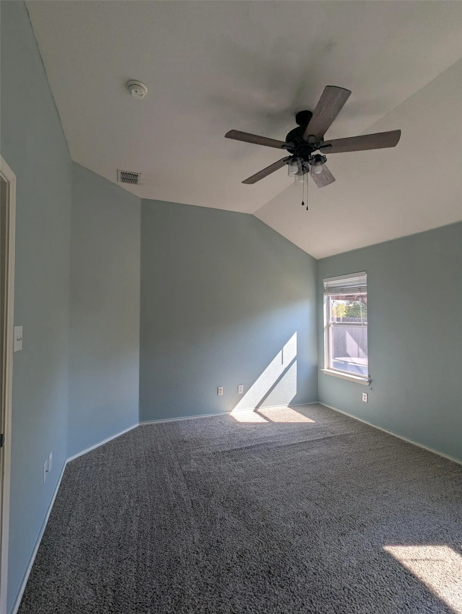 Single Family Residence For Sale in Tarrant County , 14300 Polo Ranch Street, Fort Worth, Texas 76052, 3 Bedroom, 2 Bathroom, 2 Garage spaces, 1,423 Sqft, built in 2007, mls#21314470, Real Estate Agent in Fort Worth, Homes For Sale in Tarrant county, Homes For Sale in Fort Worth, Realtor in Fort Worth Texas, Real Estate Brokerage Independent Realty Texas, Luminita Cordes Realtor