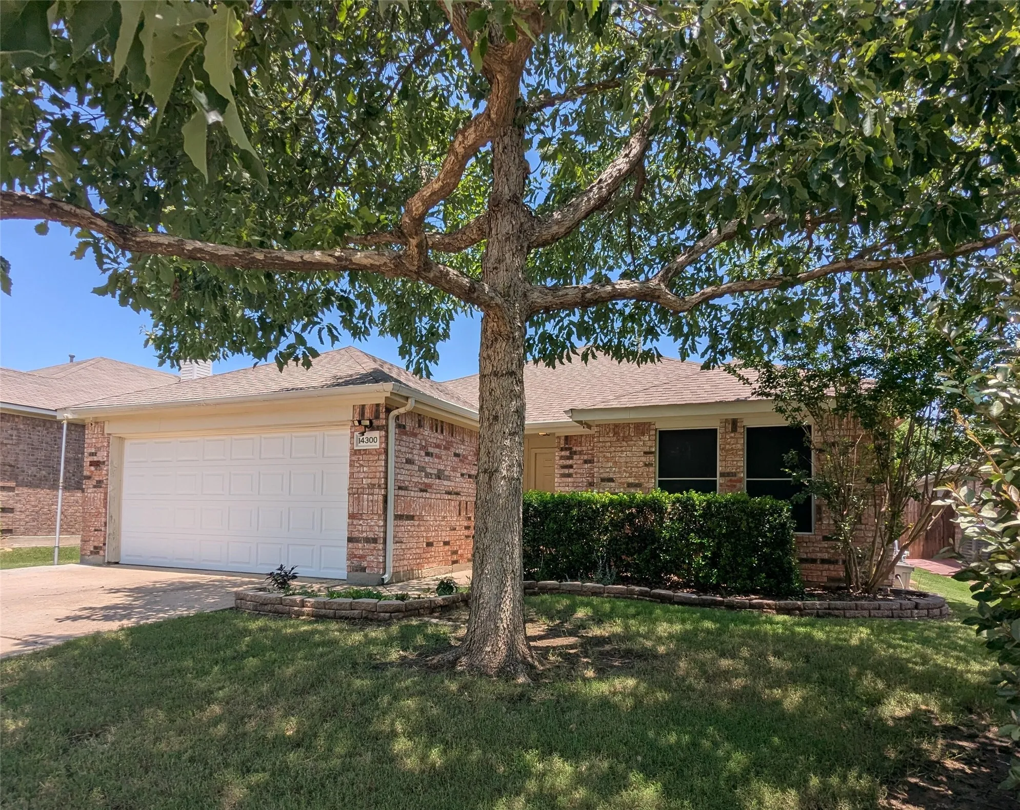 Single Family Residence For Sale in Tarrant County , 14300 Polo Ranch Street, Fort Worth, Texas 76052, 3 Bedroom, 2 Bathroom, 2 Garage spaces, 1,423 Sqft, built in 2007, mls#21314470, Real Estate Agent in Fort Worth, Homes For Sale in Tarrant county, Homes For Sale in Fort Worth, Realtor in Fort Worth Texas, Real Estate Brokerage Independent Realty Texas, Luminita Cordes Realtor