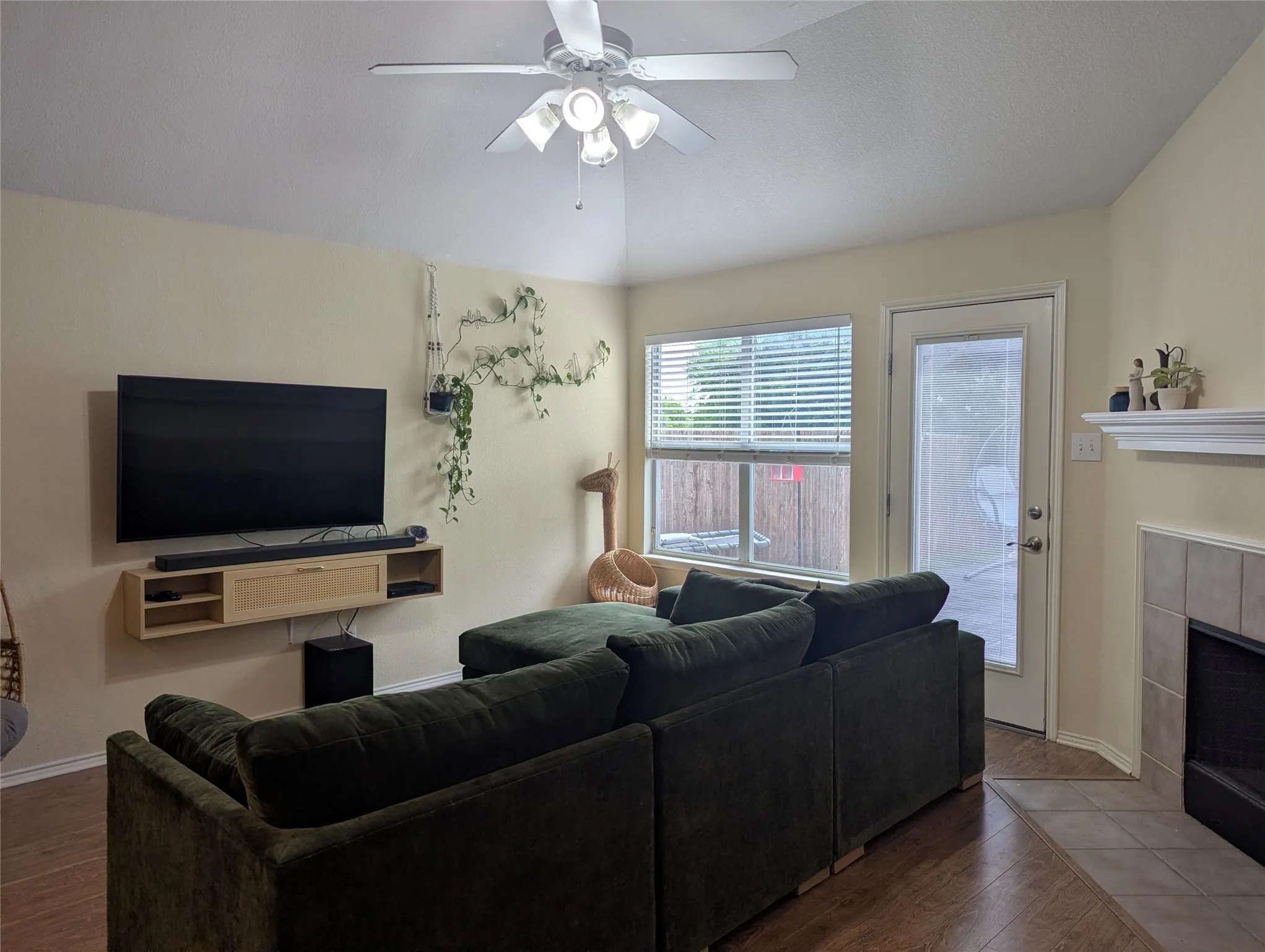 Single Family Residence For Sale in Tarrant County , 14300 Polo Ranch Street, Fort Worth, Texas 76052, 3 Bedroom, 2 Bathroom, 2 Garage spaces, 1,423 Sqft, built in 2007, mls#21314470, Real Estate Agent in Fort Worth, Homes For Sale in Tarrant county, Homes For Sale in Fort Worth, Realtor in Fort Worth Texas, Real Estate Brokerage Independent Realty Texas, Luminita Cordes Realtor