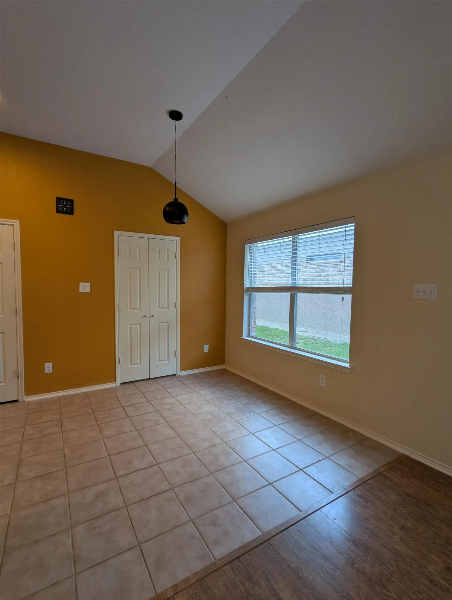 Single Family Residence For Sale in Tarrant County , 14300 Polo Ranch Street, Fort Worth, Texas 76052, 3 Bedroom, 2 Bathroom, 2 Garage spaces, 1,423 Sqft, built in 2007, mls#21314470, Real Estate Agent in Fort Worth, Homes For Sale in Tarrant county, Homes For Sale in Fort Worth, Realtor in Fort Worth Texas, Real Estate Brokerage Independent Realty Texas, Luminita Cordes Realtor