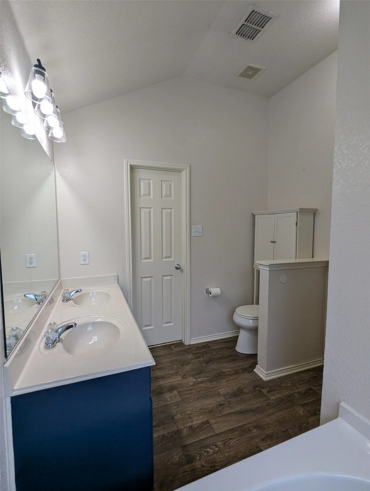 Single Family Residence For Sale in Tarrant County , 14300 Polo Ranch Street, Fort Worth, Texas 76052, 3 Bedroom, 2 Bathroom, 2 Garage spaces, 1,423 Sqft, built in 2007, mls#21314470, Real Estate Agent in Fort Worth, Homes For Sale in Tarrant county, Homes For Sale in Fort Worth, Realtor in Fort Worth Texas, Real Estate Brokerage Independent Realty Texas, Luminita Cordes Realtor
