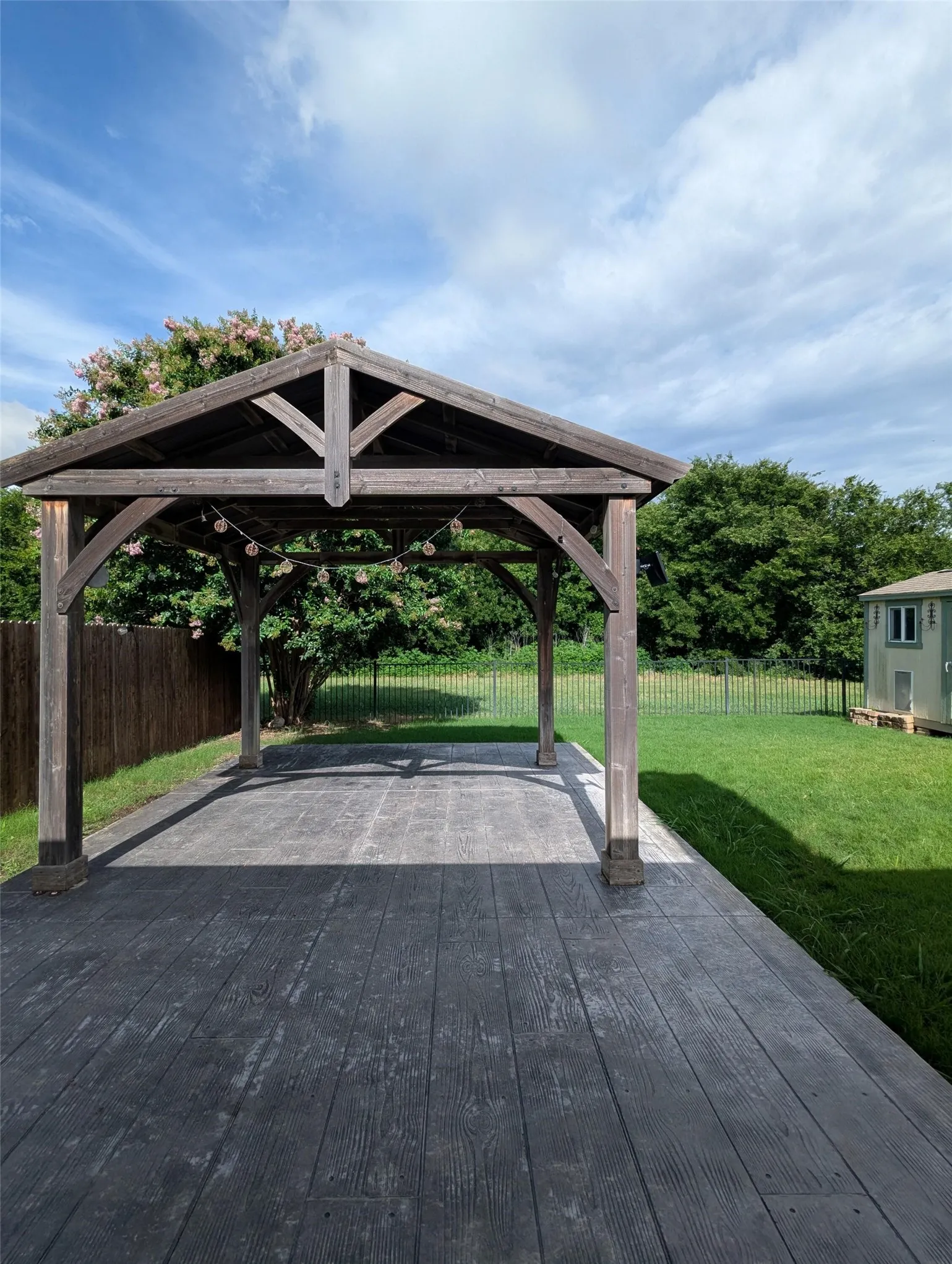 Single Family Residence For Sale in Tarrant County , 14300 Polo Ranch Street, Fort Worth, Texas 76052, 3 Bedroom, 2 Bathroom, 2 Garage spaces, 1,423 Sqft, built in 2007, mls#21314470, Real Estate Agent in Fort Worth, Homes For Sale in Tarrant county, Homes For Sale in Fort Worth, Realtor in Fort Worth Texas, Real Estate Brokerage Independent Realty Texas, Luminita Cordes Realtor