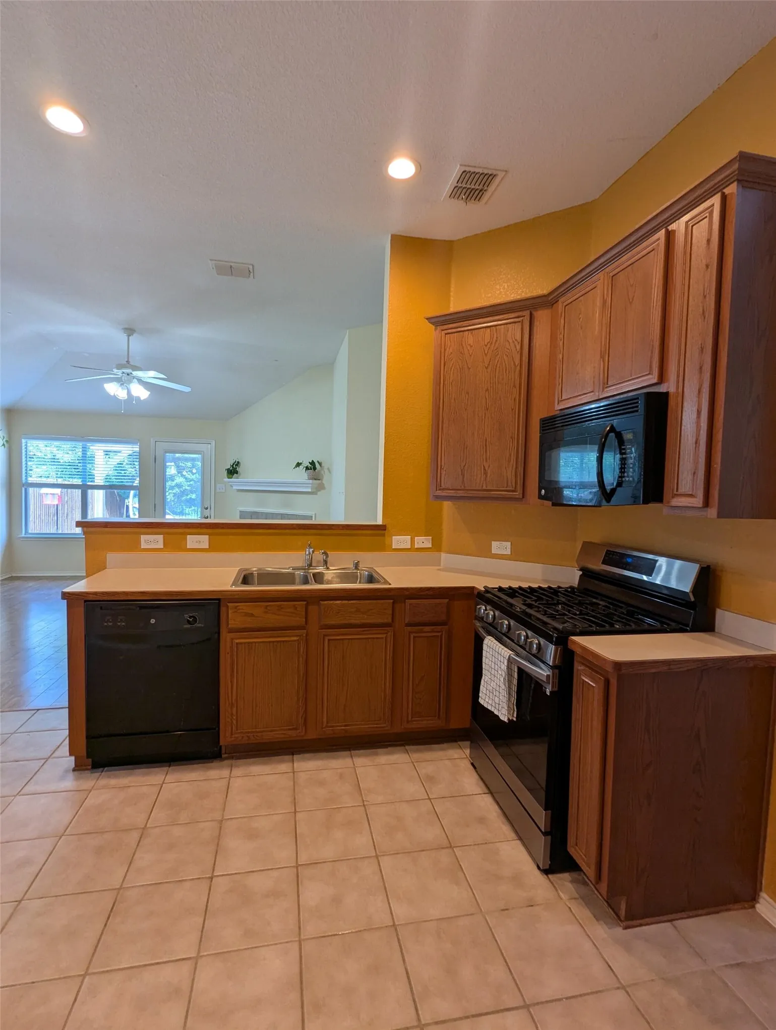 Single Family Residence For Sale in Tarrant County , 14300 Polo Ranch Street, Fort Worth, Texas 76052, 3 Bedroom, 2 Bathroom, 2 Garage spaces, 1,423 Sqft, built in 2007, mls#21314470, Real Estate Agent in Fort Worth, Homes For Sale in Tarrant county, Homes For Sale in Fort Worth, Realtor in Fort Worth Texas, Real Estate Brokerage Independent Realty Texas, Luminita Cordes Realtor