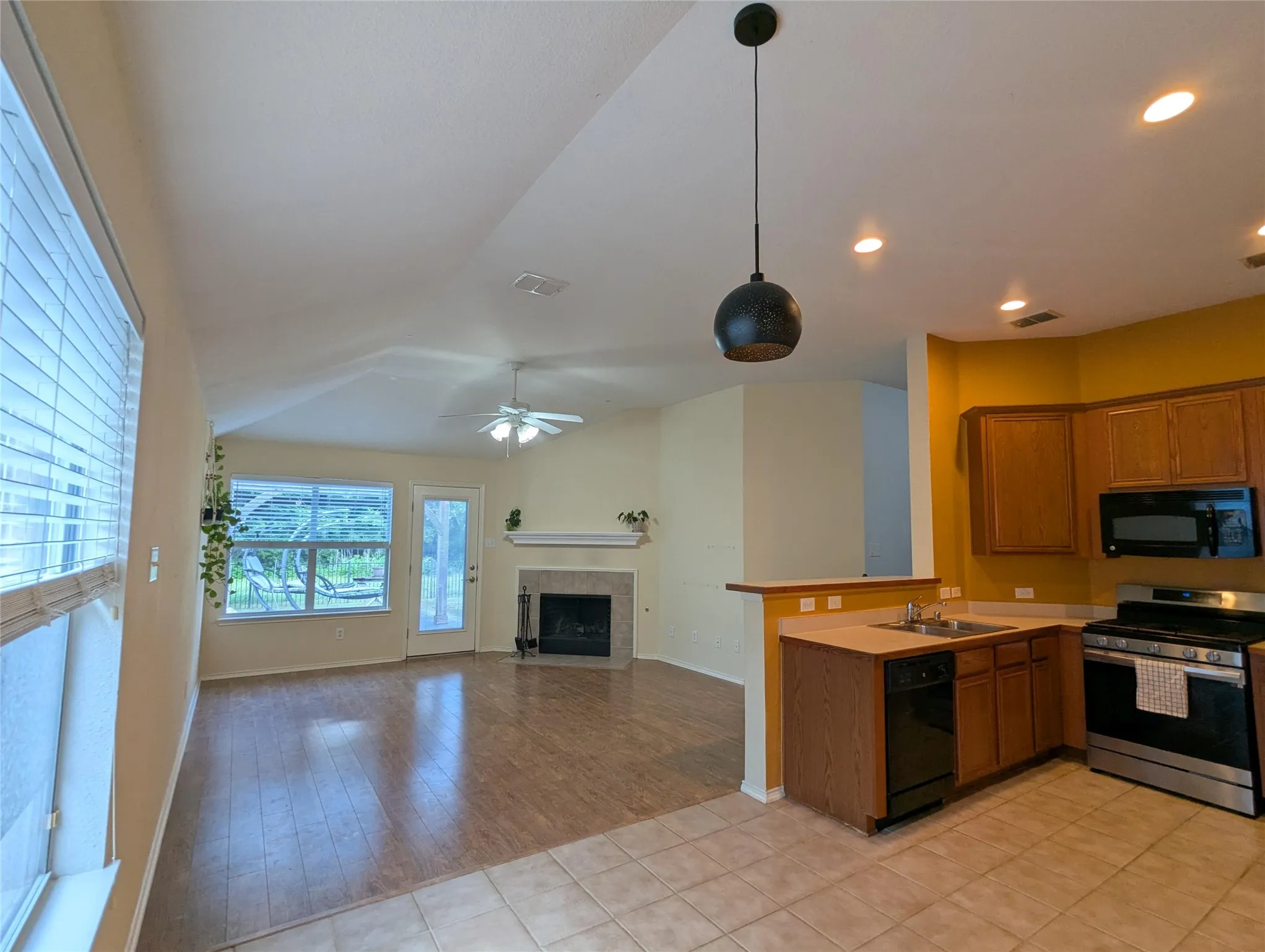 Single Family Residence For Sale in Tarrant County , 14300 Polo Ranch Street, Fort Worth, Texas 76052, 3 Bedroom, 2 Bathroom, 2 Garage spaces, 1,423 Sqft, built in 2007, mls#21314470, Real Estate Agent in Fort Worth, Homes For Sale in Tarrant county, Homes For Sale in Fort Worth, Realtor in Fort Worth Texas, Real Estate Brokerage Independent Realty Texas, Luminita Cordes Realtor