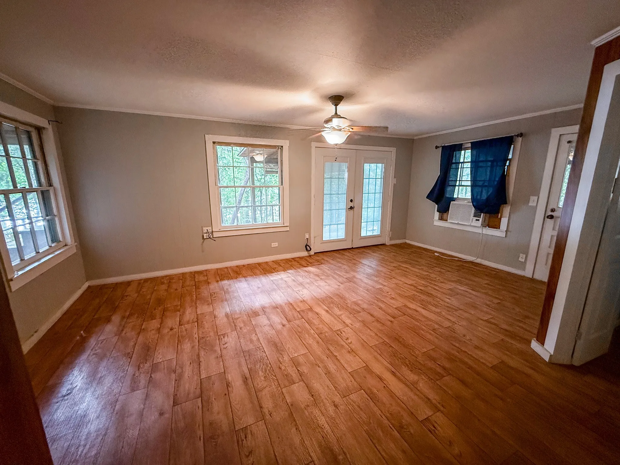 Single Family Residence For Sale in Franklin (TX) County , 1036 Lake Franklin Dr, Winnsboro, Texas 75494, 2 Bedroom, 2 Bathroom, Garage spaces, 1,428 Sqft, built in 1950, mls#21314482, Real Estate Agent in Winnsboro, Homes For Sale in Franklin (TX) county, Homes For Sale in Winnsboro, Realtor in Winnsboro Texas, Real Estate Brokerage Independent Realty Texas, Luminita Cordes Realtor