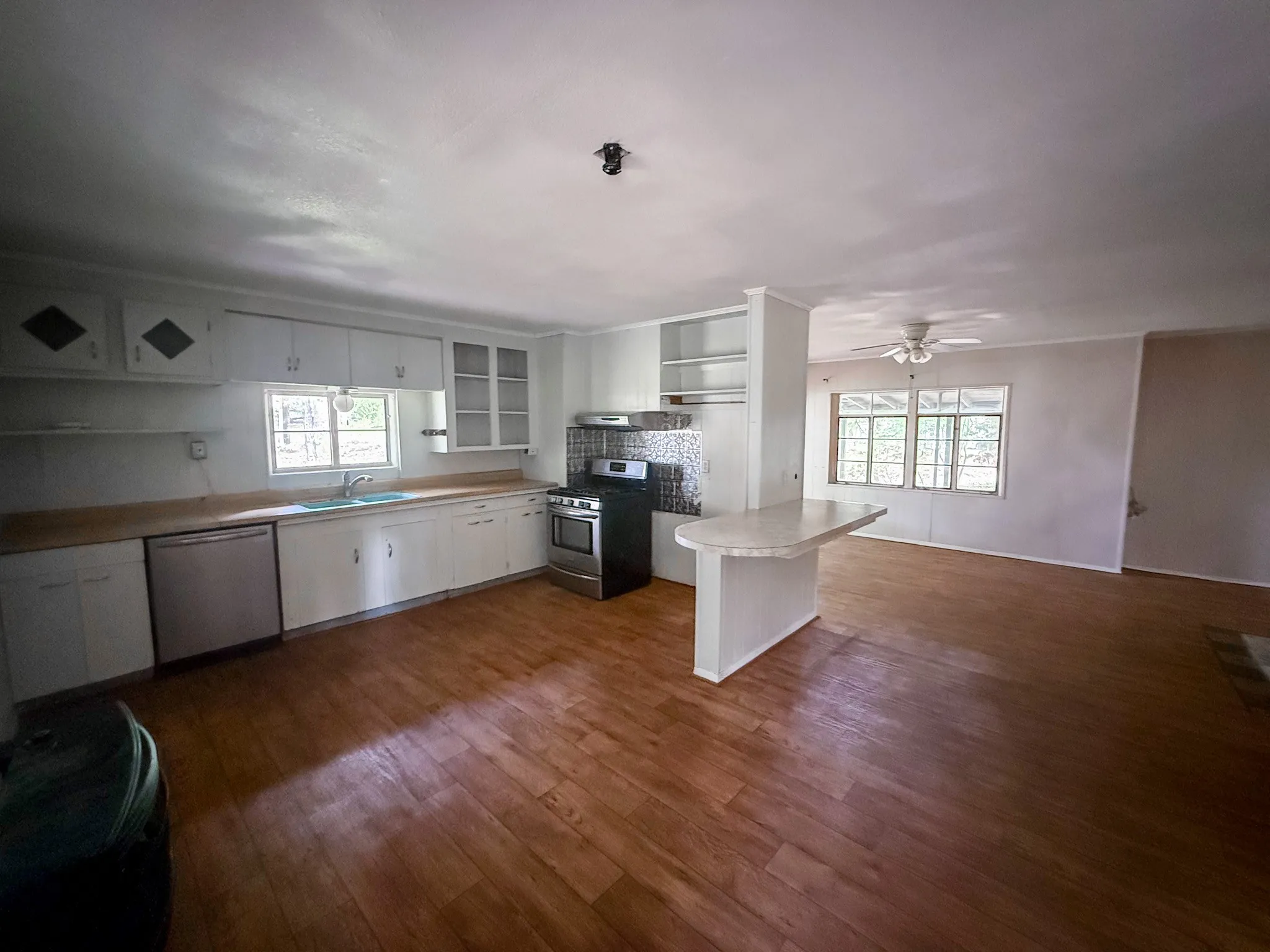 Single Family Residence For Sale in Franklin (TX) County , 1036 Lake Franklin Dr, Winnsboro, Texas 75494, 2 Bedroom, 2 Bathroom, Garage spaces, 1,428 Sqft, built in 1950, mls#21314482, Real Estate Agent in Winnsboro, Homes For Sale in Franklin (TX) county, Homes For Sale in Winnsboro, Realtor in Winnsboro Texas, Real Estate Brokerage Independent Realty Texas, Luminita Cordes Realtor