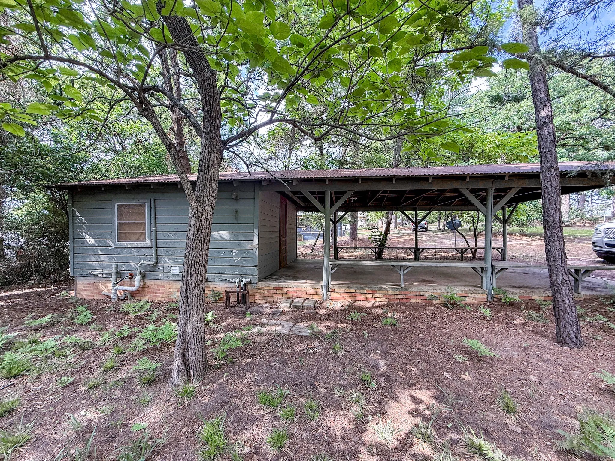 Single Family Residence For Sale in Franklin (TX) County , 1036 Lake Franklin Dr, Winnsboro, Texas 75494, 2 Bedroom, 2 Bathroom, Garage spaces, 1,428 Sqft, built in 1950, mls#21314482, Real Estate Agent in Winnsboro, Homes For Sale in Franklin (TX) county, Homes For Sale in Winnsboro, Realtor in Winnsboro Texas, Real Estate Brokerage Independent Realty Texas, Luminita Cordes Realtor
