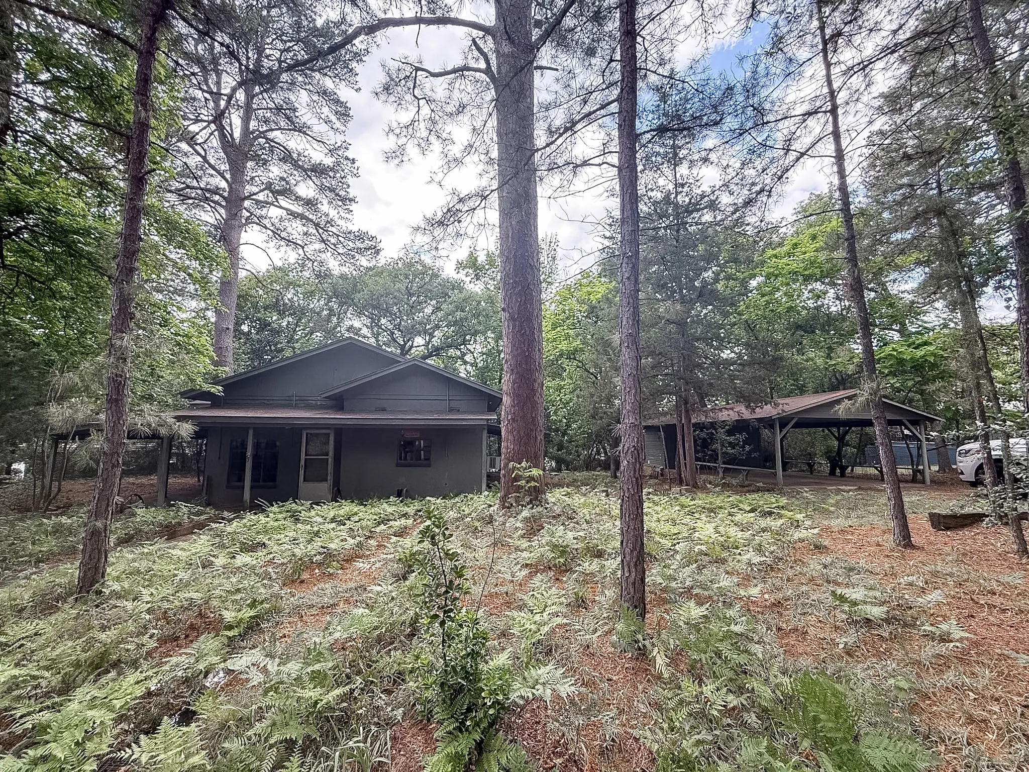 Single Family Residence For Sale in Franklin (TX) County , 1036 Lake Franklin Dr, Winnsboro, Texas 75494, 2 Bedroom, 2 Bathroom, Garage spaces, 1,428 Sqft, built in 1950, mls#21314482, Real Estate Agent in Winnsboro, Homes For Sale in Franklin (TX) county, Homes For Sale in Winnsboro, Realtor in Winnsboro Texas, Real Estate Brokerage Independent Realty Texas, Luminita Cordes Realtor