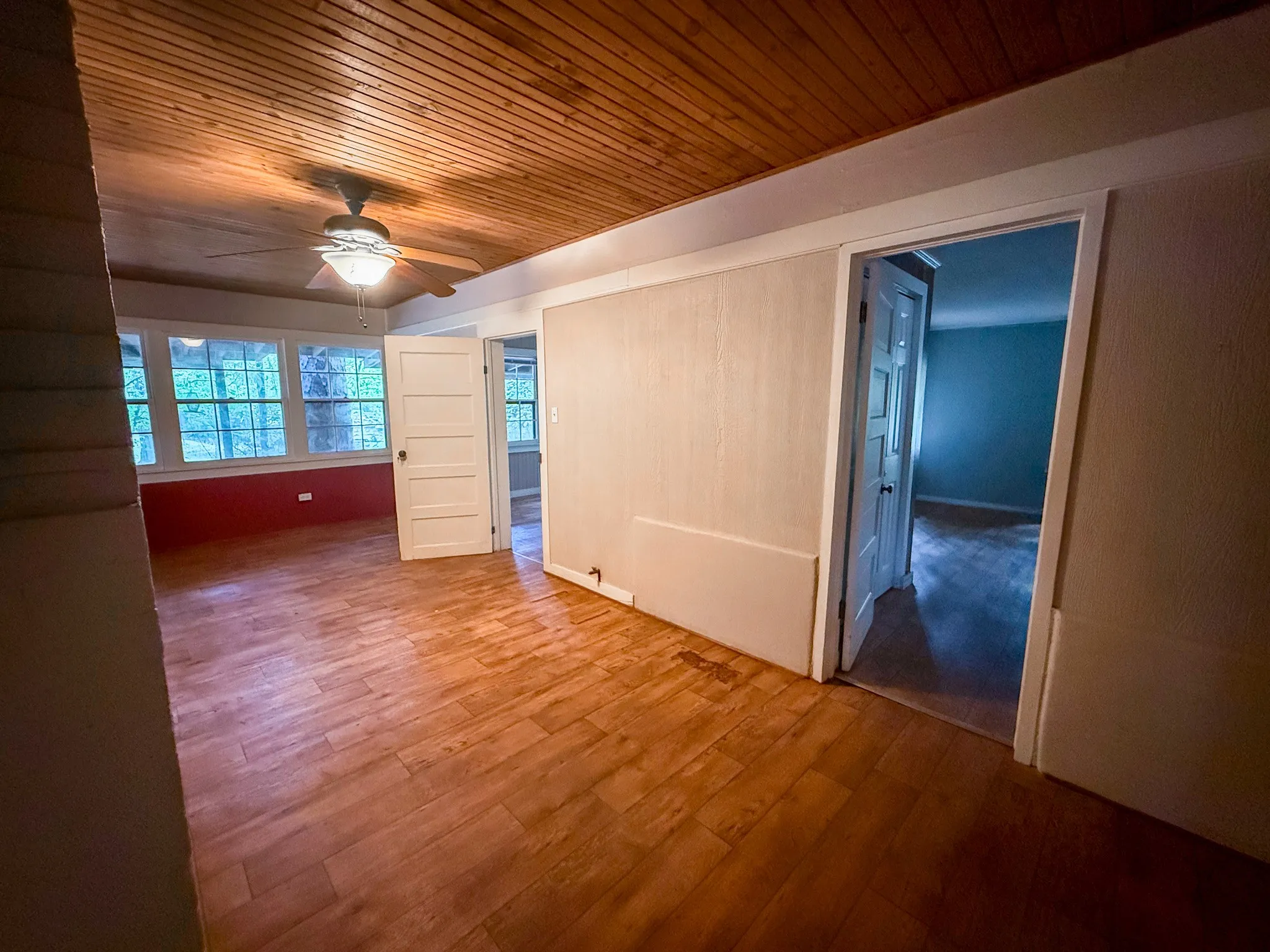 Single Family Residence For Sale in Franklin (TX) County , 1036 Lake Franklin Dr, Winnsboro, Texas 75494, 2 Bedroom, 2 Bathroom, Garage spaces, 1,428 Sqft, built in 1950, mls#21314482, Real Estate Agent in Winnsboro, Homes For Sale in Franklin (TX) county, Homes For Sale in Winnsboro, Realtor in Winnsboro Texas, Real Estate Brokerage Independent Realty Texas, Luminita Cordes Realtor