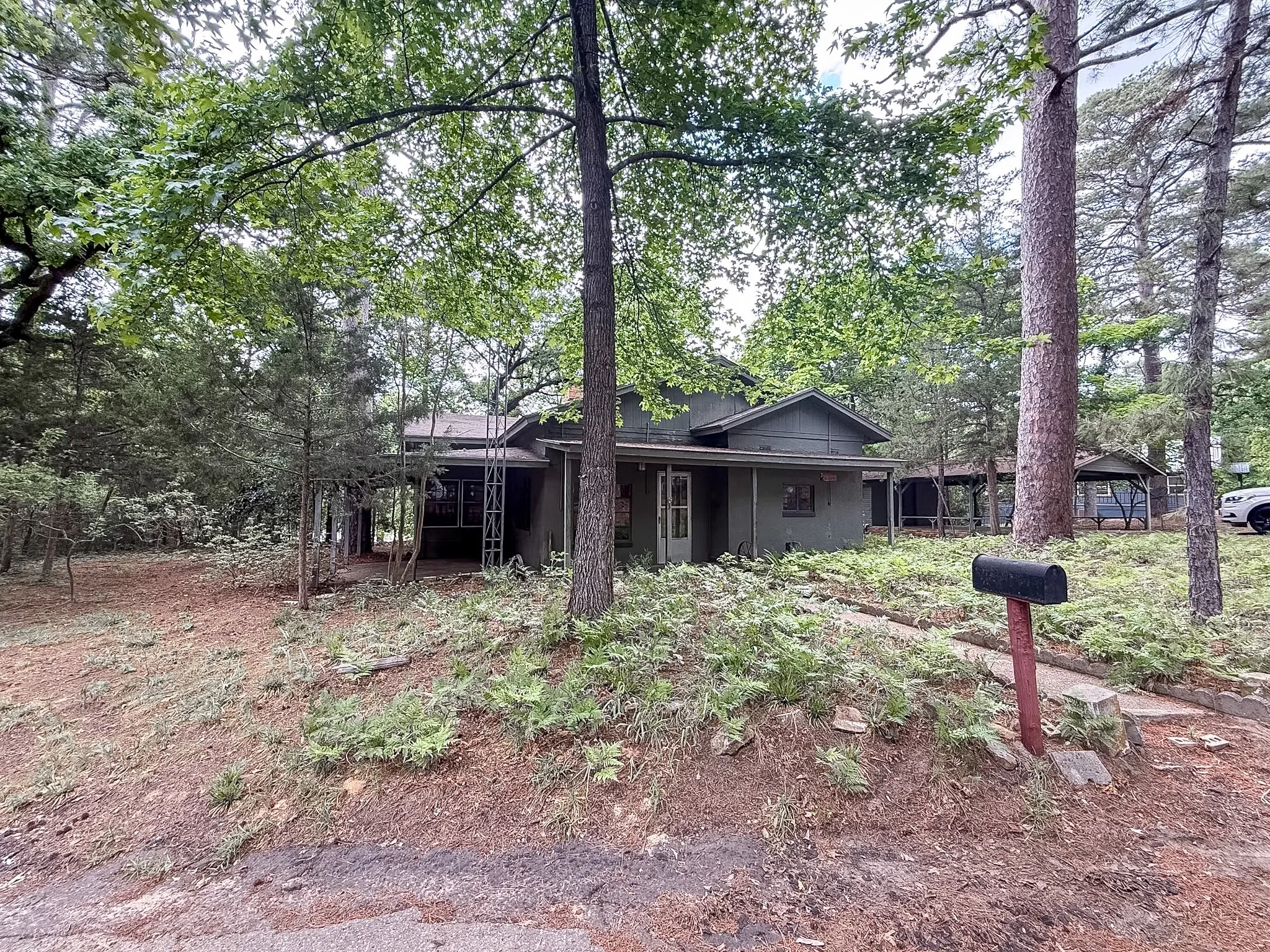 Single Family Residence For Sale in Franklin (TX) County , 1036 Lake Franklin Dr, Winnsboro, Texas 75494, 2 Bedroom, 2 Bathroom, Garage spaces, 1,428 Sqft, built in 1950, mls#21314482, Real Estate Agent in Winnsboro, Homes For Sale in Franklin (TX) county, Homes For Sale in Winnsboro, Realtor in Winnsboro Texas, Real Estate Brokerage Independent Realty Texas, Luminita Cordes Realtor