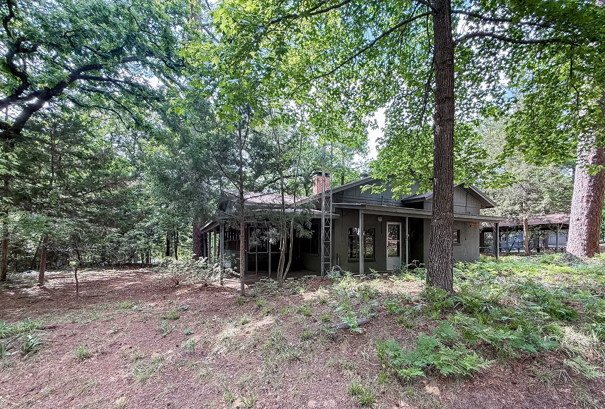 Single Family Residence For Sale in Franklin (TX) County , 1036 Lake Franklin Dr, Winnsboro, Texas 75494, 2 Bedroom, 2 Bathroom, Garage spaces, 1,428 Sqft, built in 1950, mls#21314482, Real Estate Agent in Winnsboro, Homes For Sale in Franklin (TX) county, Homes For Sale in Winnsboro, Realtor in Winnsboro Texas, Real Estate Brokerage Independent Realty Texas, Luminita Cordes Realtor
