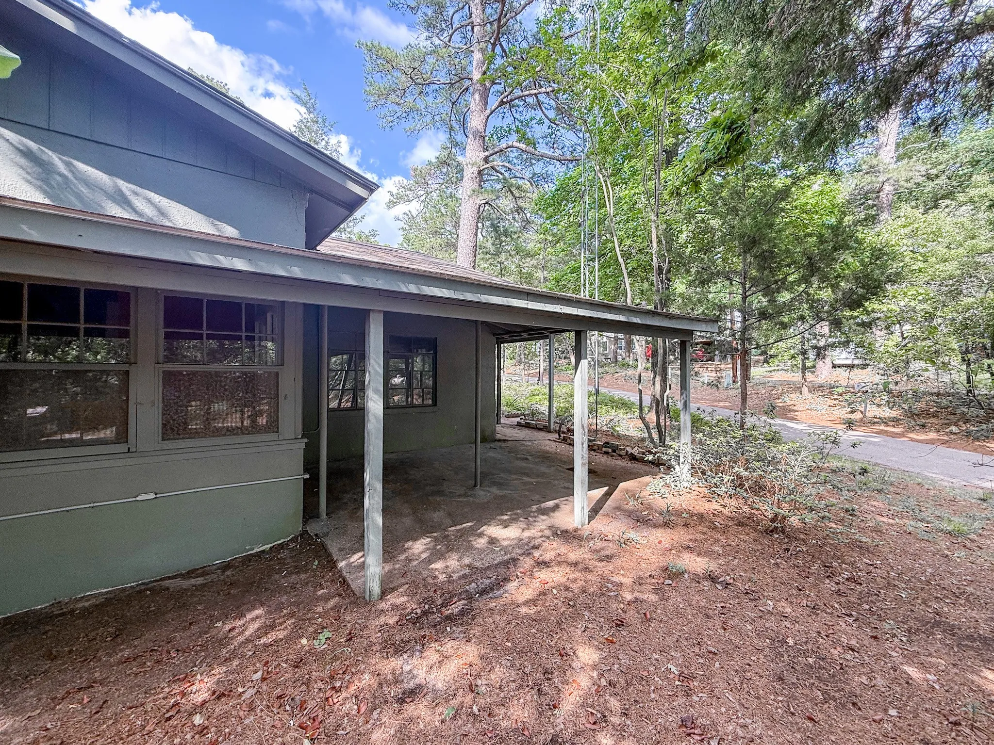 Single Family Residence For Sale in Franklin (TX) County , 1036 Lake Franklin Dr, Winnsboro, Texas 75494, 2 Bedroom, 2 Bathroom, Garage spaces, 1,428 Sqft, built in 1950, mls#21314482, Real Estate Agent in Winnsboro, Homes For Sale in Franklin (TX) county, Homes For Sale in Winnsboro, Realtor in Winnsboro Texas, Real Estate Brokerage Independent Realty Texas, Luminita Cordes Realtor