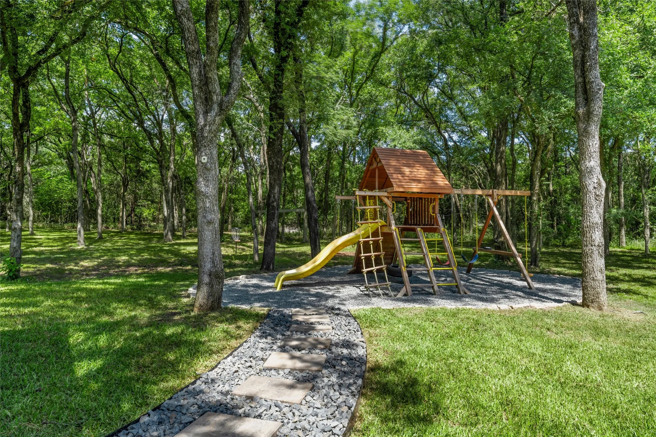 Single Family Residence For Sale in Mc Lennan County , 1074 Rogers Hill Spur, Waco, Texas 76705, 5 Bedroom, 5 Bathroom, 2 Garage spaces, 3,578 Sqft, built in 2017, mls#21314097, Real Estate Agent in Waco, Homes For Sale in Mc Lennan county, Homes For Sale in Waco, Realtor in Waco Texas, Real Estate Brokerage Independent Realty Texas, Luminita Cordes Realtor