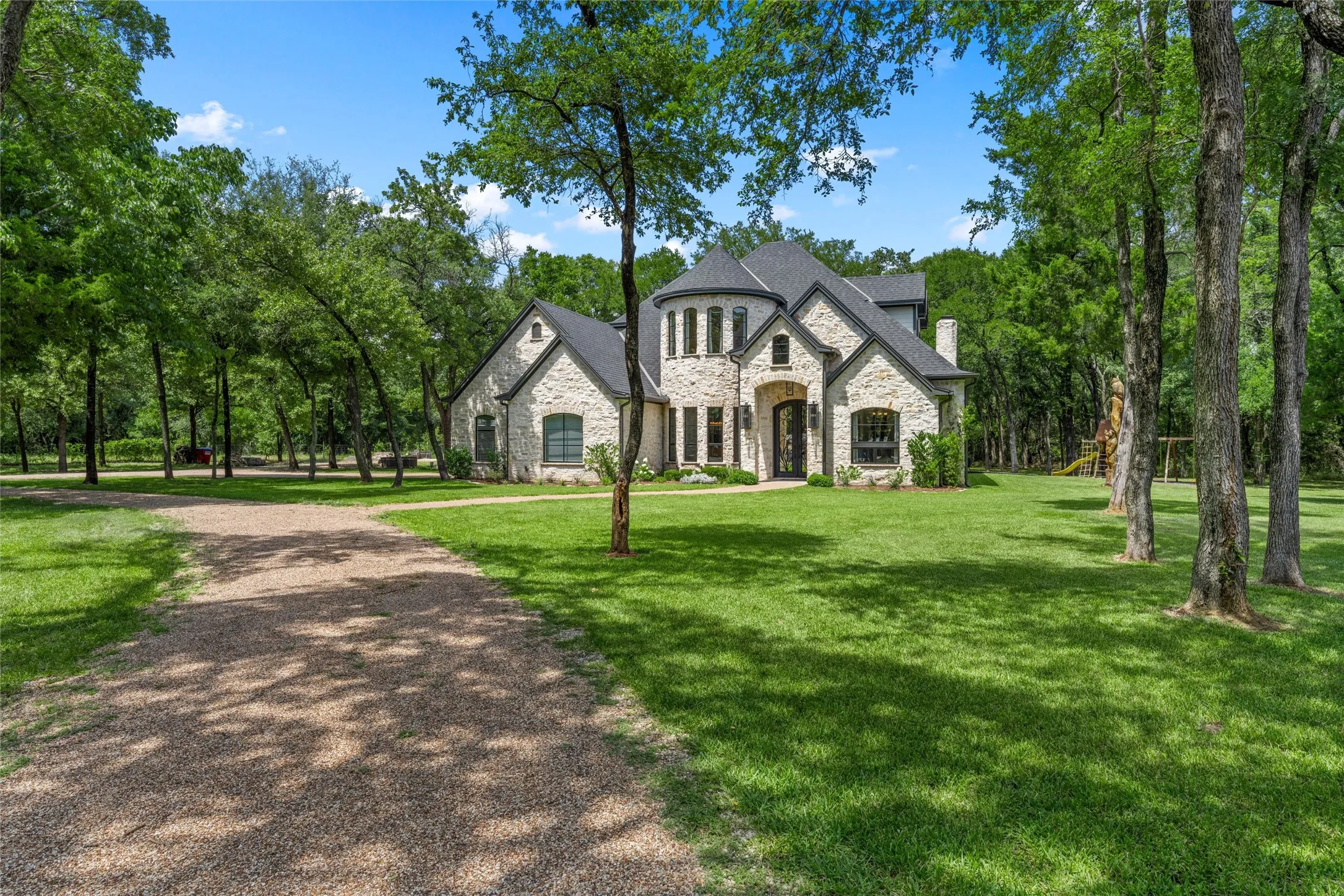 Single Family Residence For Sale in Mc Lennan County , 1074 Rogers Hill Spur, Waco, Texas 76705, 5 Bedroom, 5 Bathroom, 2 Garage spaces, 3,578 Sqft, built in 2017, mls#21314097, Real Estate Agent in Waco, Homes For Sale in Mc Lennan county, Homes For Sale in Waco, Realtor in Waco Texas, Real Estate Brokerage Independent Realty Texas, Luminita Cordes Realtor