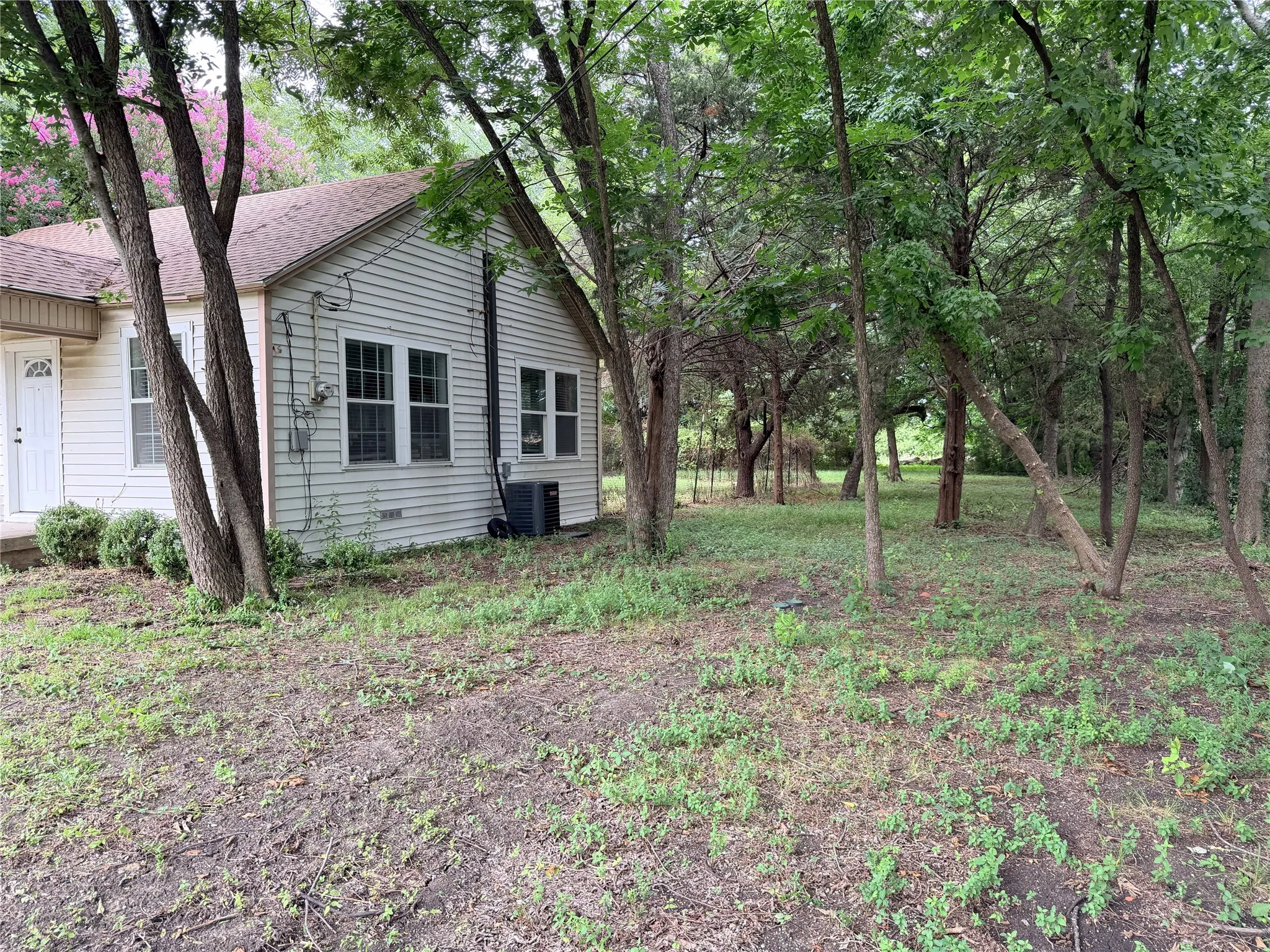 Single Family Residence For Sale in Dallas County , 310 College Street, Wilmer, Texas 75172, 2 Bedroom, 1 Bathroom, 1 Garage spaces, 858 Sqft, built in 1950, mls#21314095, Real Estate Agent in Wilmer, Homes For Sale in Dallas county, Homes For Sale in Wilmer, Realtor in Wilmer Texas, Real Estate Brokerage Independent Realty Texas, Luminita Cordes Realtor