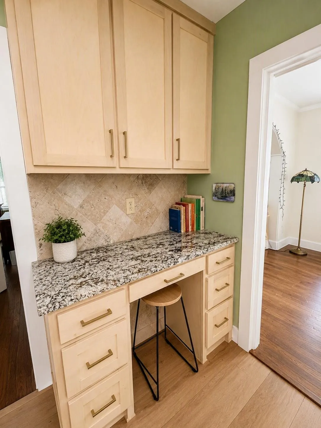 Single Family Residence For Sale in Dallas County , 310 College Street, Wilmer, Texas 75172, 2 Bedroom, 1 Bathroom, 1 Garage spaces, 858 Sqft, built in 1950, mls#21314095, Real Estate Agent in Wilmer, Homes For Sale in Dallas county, Homes For Sale in Wilmer, Realtor in Wilmer Texas, Real Estate Brokerage Independent Realty Texas, Luminita Cordes Realtor