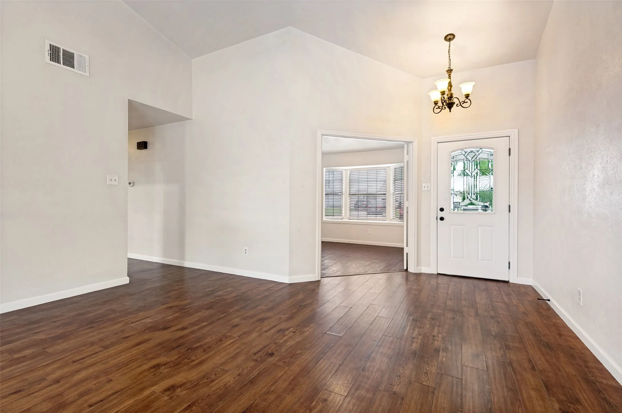 Single Family Residence For Sale in Tarrant County , 1616 Wickford Drive, Arlington, Texas 76018, 3 Bedroom, 2 Bathroom, Garage spaces, 1,292 Sqft, built in 1985, mls#21312919, Real Estate Agent in Arlington, Homes For Sale in Tarrant county, Homes For Sale in Arlington, Realtor in Arlington Texas, Real Estate Brokerage Independent Realty Texas, Luminita Cordes Realtor