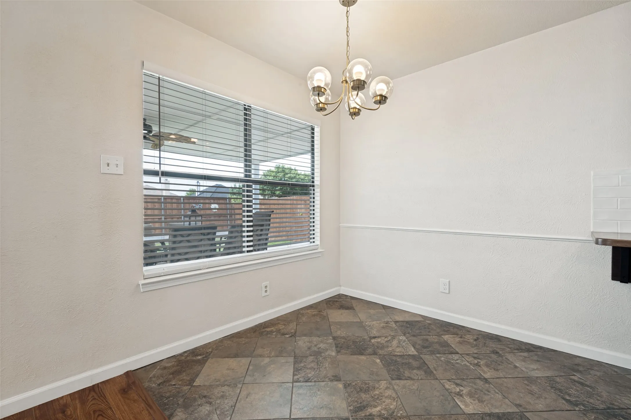 Single Family Residence For Sale in Tarrant County , 1616 Wickford Drive, Arlington, Texas 76018, 3 Bedroom, 2 Bathroom, Garage spaces, 1,292 Sqft, built in 1985, mls#21312919, Real Estate Agent in Arlington, Homes For Sale in Tarrant county, Homes For Sale in Arlington, Realtor in Arlington Texas, Real Estate Brokerage Independent Realty Texas, Luminita Cordes Realtor