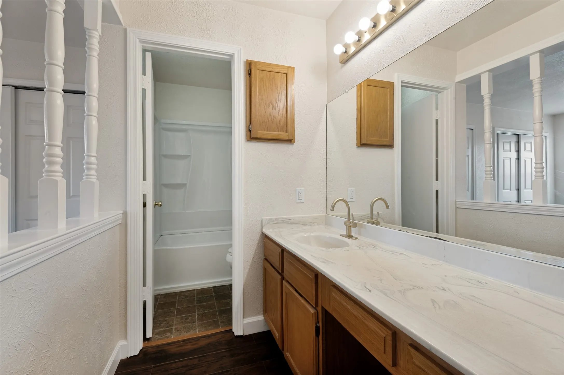 Single Family Residence For Sale in Tarrant County , 1616 Wickford Drive, Arlington, Texas 76018, 3 Bedroom, 2 Bathroom, Garage spaces, 1,292 Sqft, built in 1985, mls#21312919, Real Estate Agent in Arlington, Homes For Sale in Tarrant county, Homes For Sale in Arlington, Realtor in Arlington Texas, Real Estate Brokerage Independent Realty Texas, Luminita Cordes Realtor