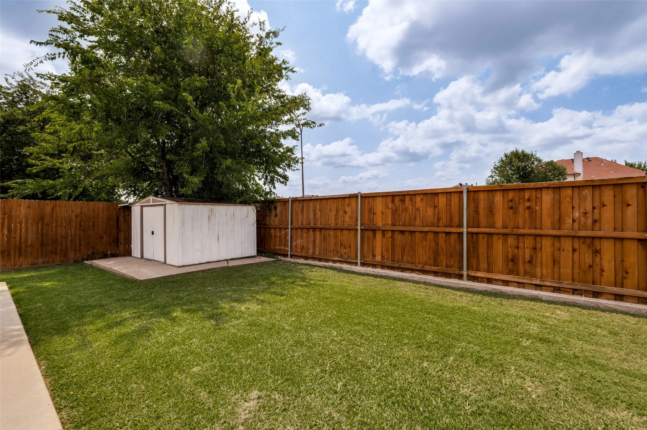 Single Family Residence For Sale in Tarrant County , 1616 Wickford Drive, Arlington, Texas 76018, 3 Bedroom, 2 Bathroom, Garage spaces, 1,292 Sqft, built in 1985, mls#21312919, Real Estate Agent in Arlington, Homes For Sale in Tarrant county, Homes For Sale in Arlington, Realtor in Arlington Texas, Real Estate Brokerage Independent Realty Texas, Luminita Cordes Realtor