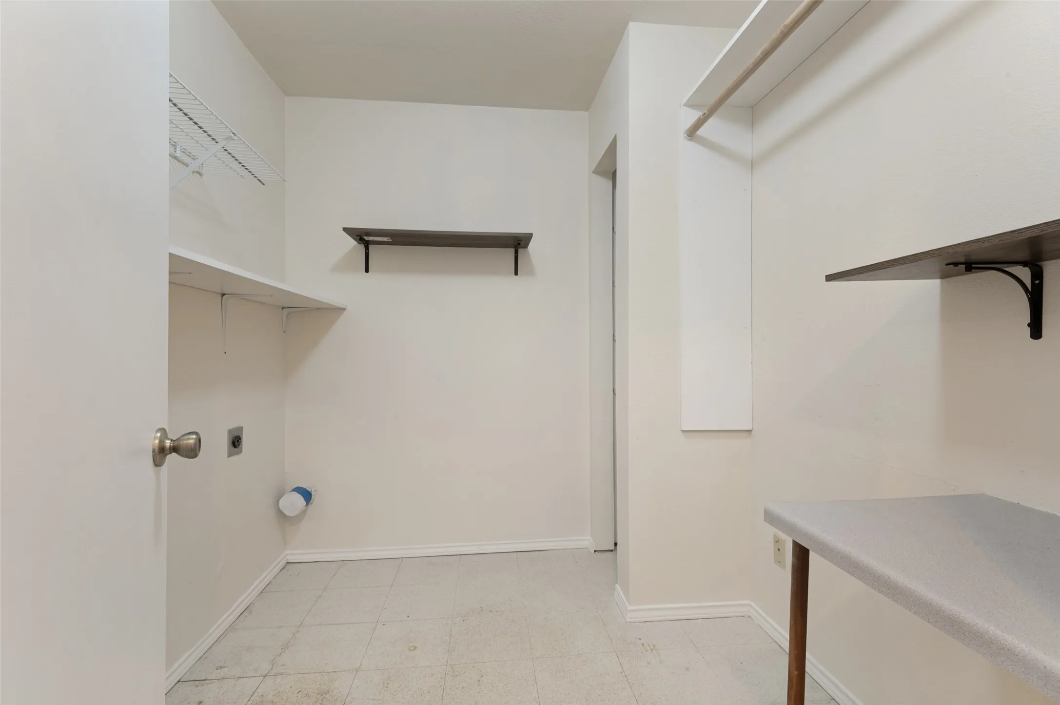 Single Family Residence For Sale in Tarrant County , 1616 Wickford Drive, Arlington, Texas 76018, 3 Bedroom, 2 Bathroom, Garage spaces, 1,292 Sqft, built in 1985, mls#21312919, Real Estate Agent in Arlington, Homes For Sale in Tarrant county, Homes For Sale in Arlington, Realtor in Arlington Texas, Real Estate Brokerage Independent Realty Texas, Luminita Cordes Realtor