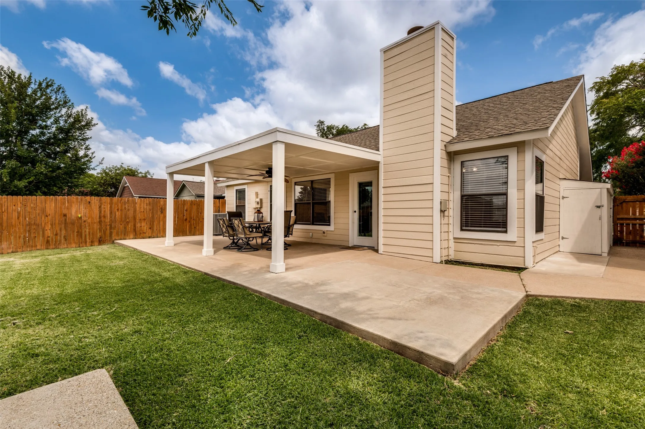 Single Family Residence For Sale in Tarrant County , 1616 Wickford Drive, Arlington, Texas 76018, 3 Bedroom, 2 Bathroom, Garage spaces, 1,292 Sqft, built in 1985, mls#21312919, Real Estate Agent in Arlington, Homes For Sale in Tarrant county, Homes For Sale in Arlington, Realtor in Arlington Texas, Real Estate Brokerage Independent Realty Texas, Luminita Cordes Realtor